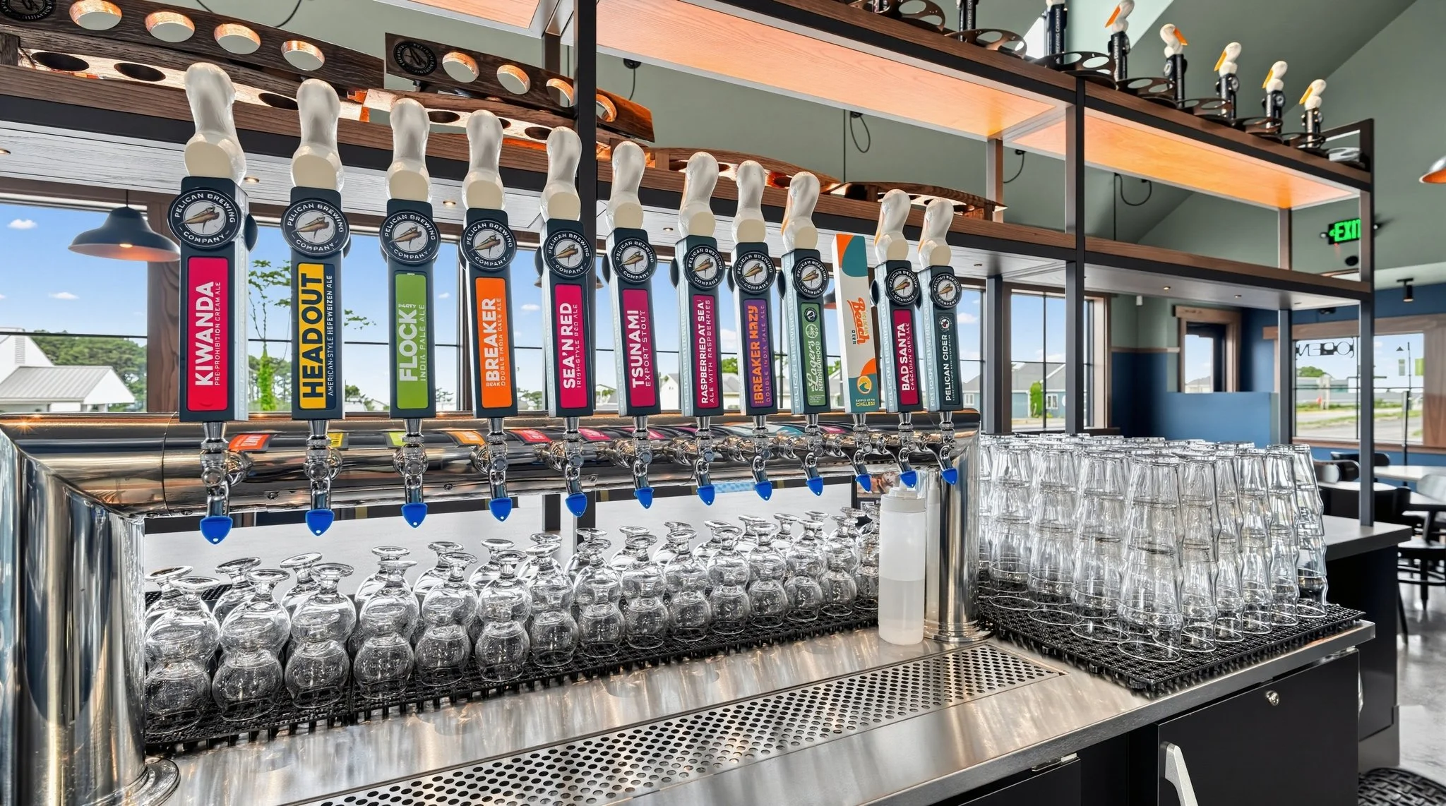 pelican-brewing-yachats-dining-room