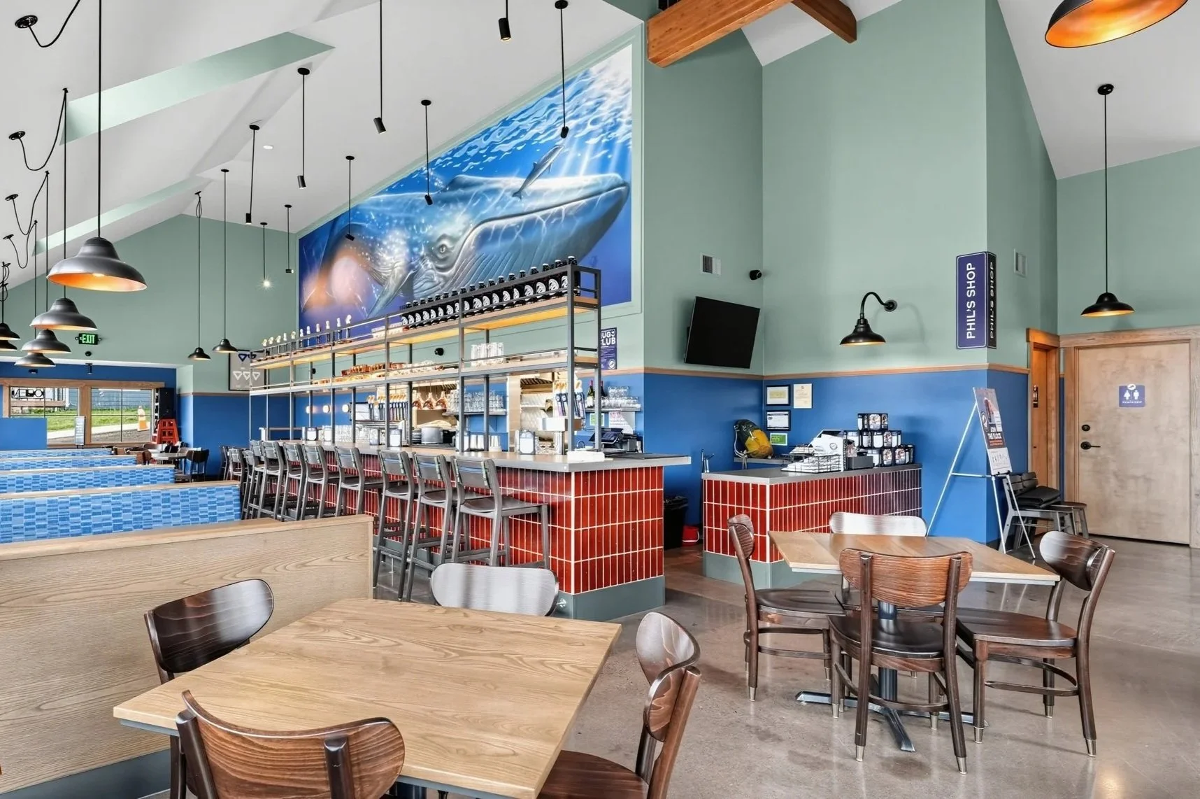 pelican-brewing-yachats-dining-room