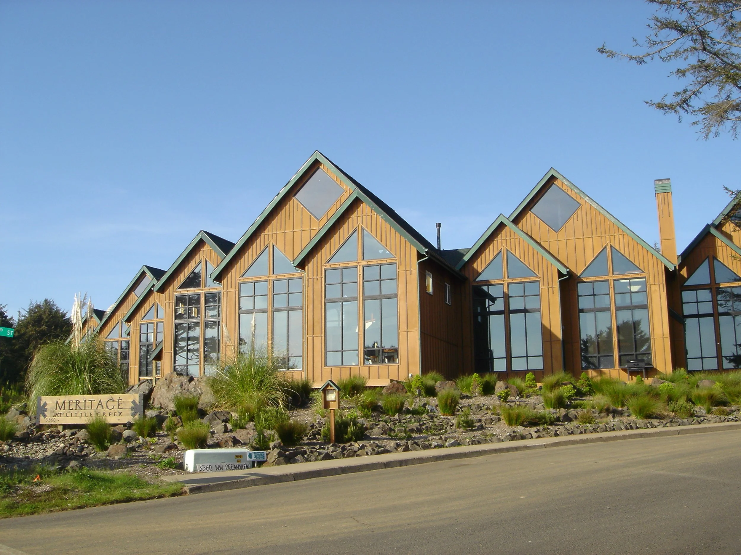 Meritage at Little Creek - JHC Companies Ground Up Townhome Construction Newport Oregon Front View.JPG