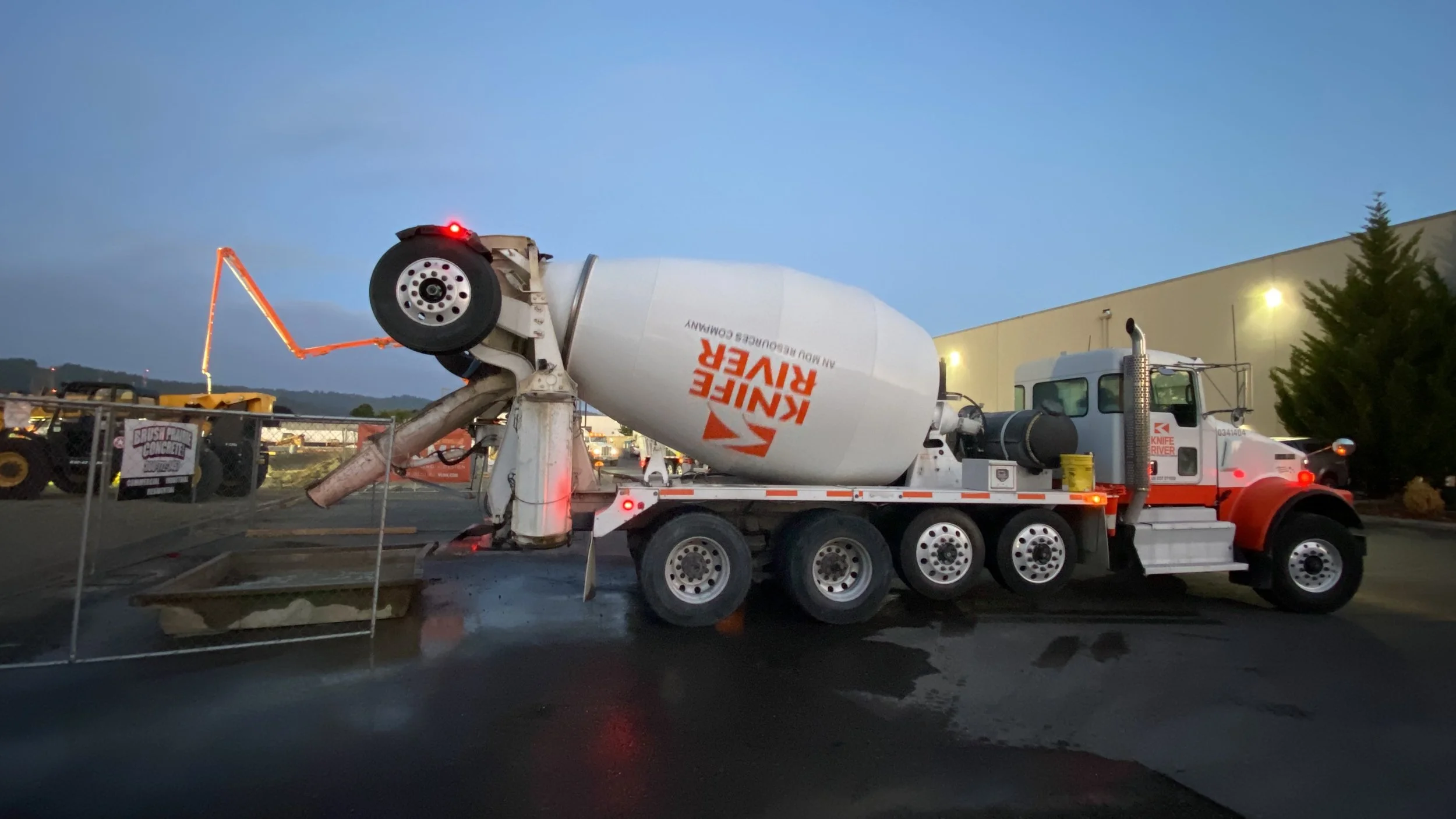 Ramsey Concrete Tilt Building Industrial Construction by JHC Companies in Portland Oregon Concrete Pour.jpg