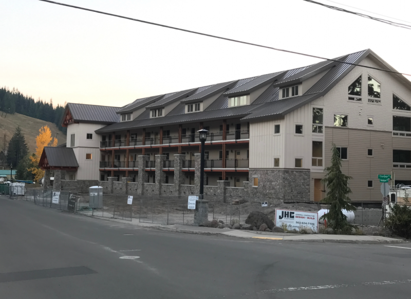golden-poles-chalet-oregon-ski-resort-housing-near-completion.png