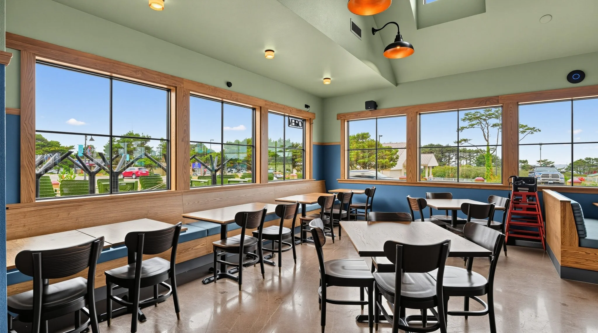 27_580_Hwy_101_N-Dining_room-3348.jpg
