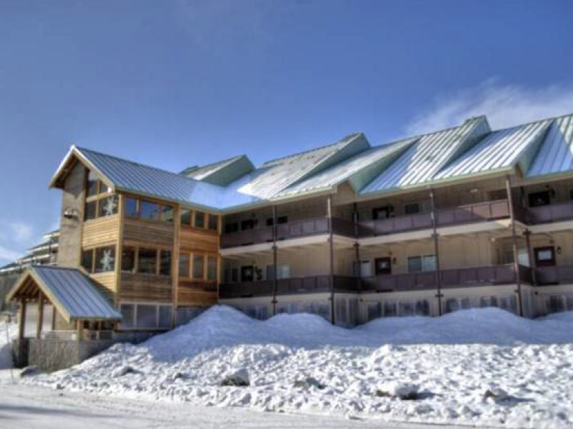 golden-poles-chalet-oregon-ski-resort-housing.png