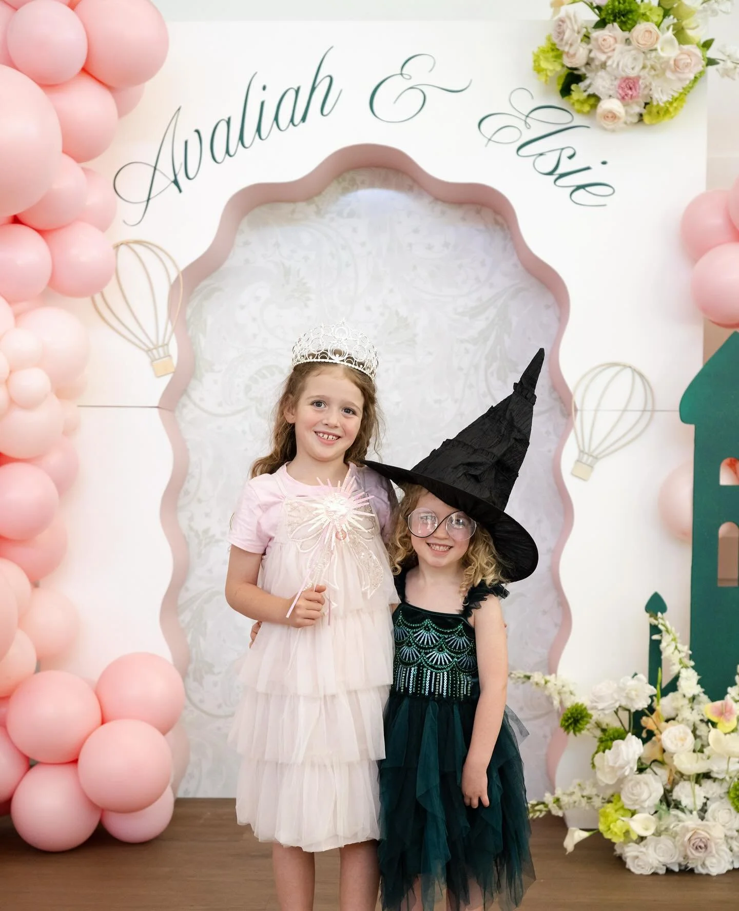 Ooo what is this feeling? 🎀🧙🏼&zwj;♀️ | the perfect joint birthday celebration for our Wicked obsessed girlies!! Happy birthday little babes 🎂

Styling @graceandcostyling duh ✨
Kids tables and chairs @littlethingspartyco_ 
Bubble house @bubblehous