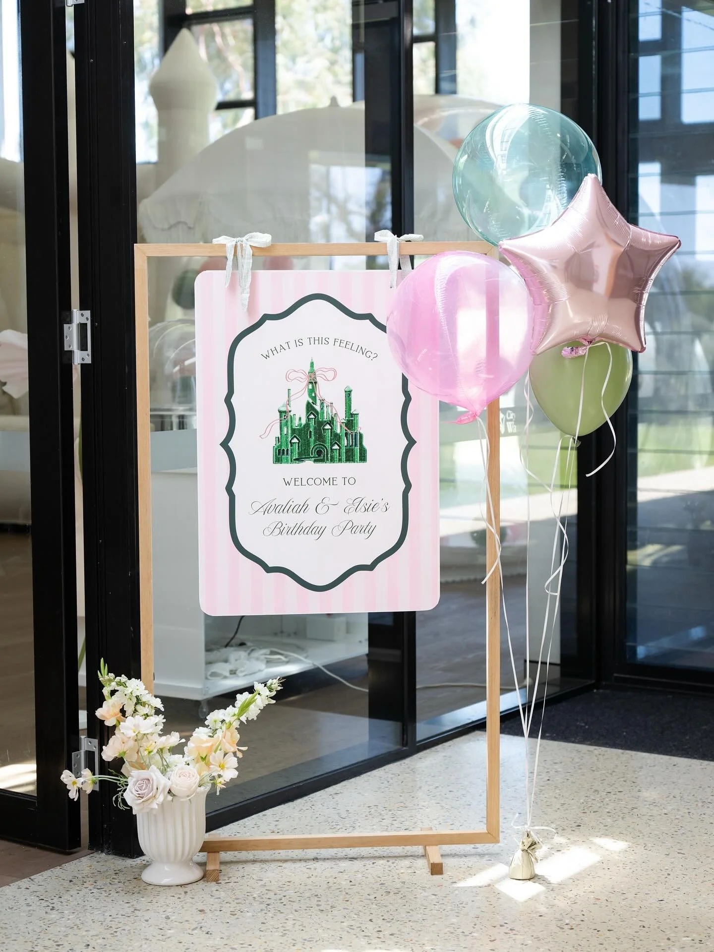 ooo what is this feeling? 🎀🧙🏼&zwj;♀️ | the perfect joint birthday celebration for our Wicked obsessed girlies!! Happy birthday little babes 🎂

Styling @graceandcostyling duh ✨
Kids tables and chairs @littlethingspartyco_ 
Bubble house @bubblehous