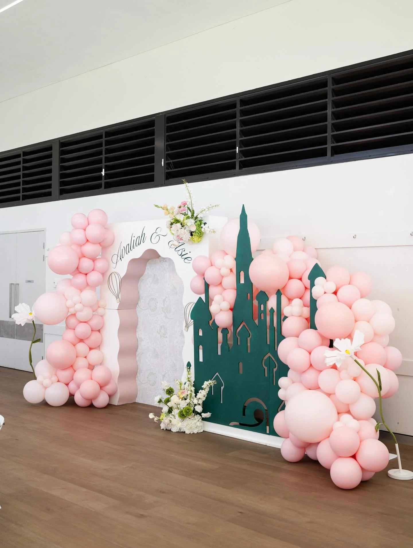 ooo what is this feeling? 🎀🧙🏼&zwj;♀️ | the perfect joint birthday celebration for our Wicked obsessed girlies!! Happy birthday little babes 🎂

Styling @graceandcostyling duh ✨
Kids tables and chairs @littlethingspartyco_ 
Bubble house @bubblehous