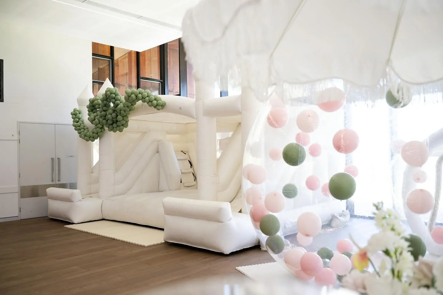 ooo what is this feeling? 🎀🧙🏼&zwj;♀️ | the perfect joint birthday celebration for our Wicked obsessed girlies!! Happy birthday little babes 🎂

Styling @graceandcostyling duh ✨
Kids tables and chairs @littlethingspartyco_ 
Bubble house @bubblehous