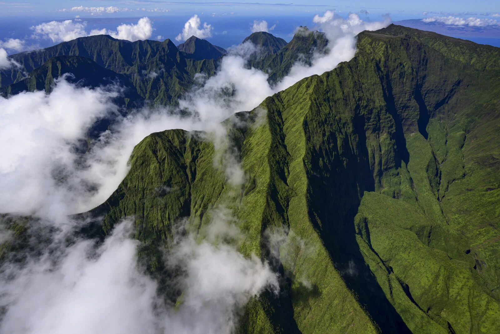 Mauna Kahalawa'i.jpg