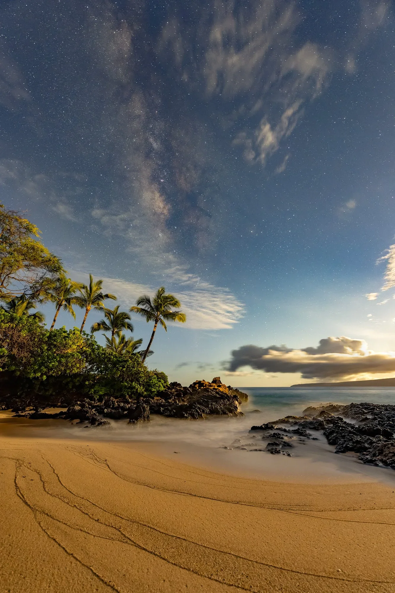 Galactic+Beach+-+Hawaii+Astro+Photography+by+Cody+Roberts+.webp