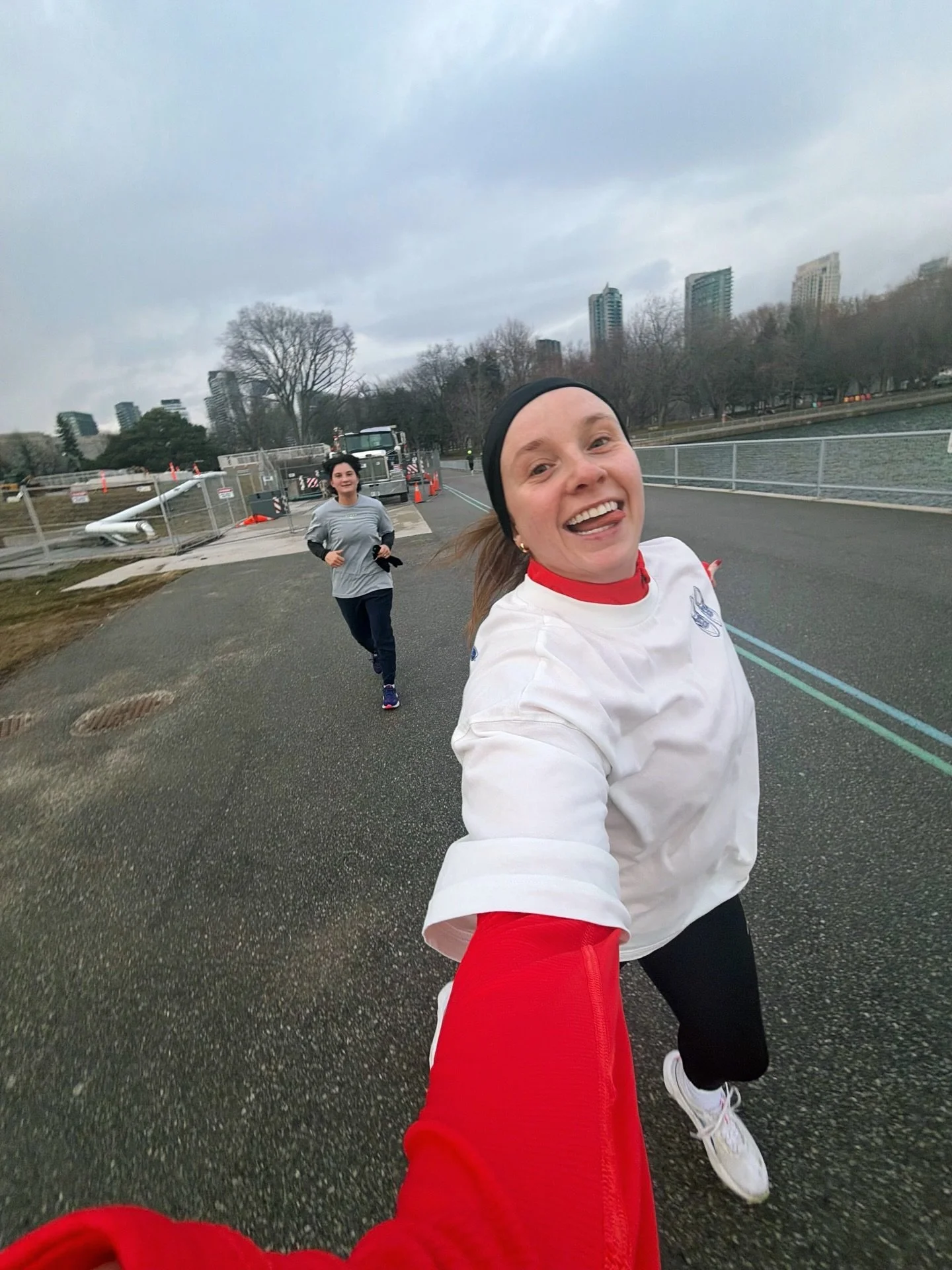 week 15/52 🧠🧘🏼&zwj;♀️🌅

things were pretty slow and steady this week but I&rsquo;m proud to say I managed to get out of the house every single day! A win&rsquo;s a win, even if it&rsquo;s small 🤷🏼&zwj;♀️ 

One month out from @hyroxca Ottawa and