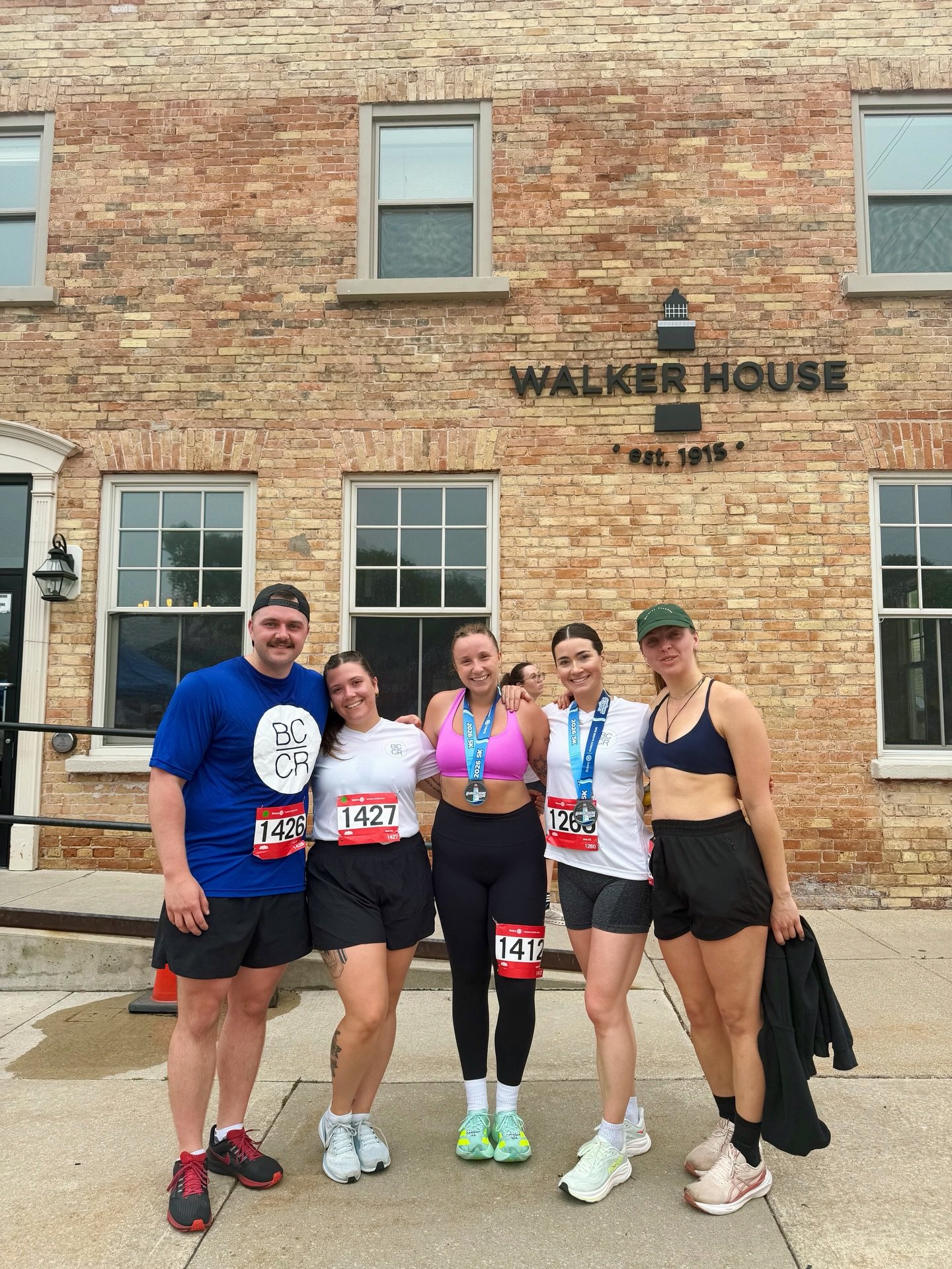 week 23/52 🏠☀️🍕

visiting my hometown truly feels like sunshine and was everything I needed to rest and reset after such a busy month 🧘🏼&zwj;♀️

weekly highlights:
⭐️ running the Huron Shores 5k with friends and family
⭐️ sleepover at Abi&rsquo;s