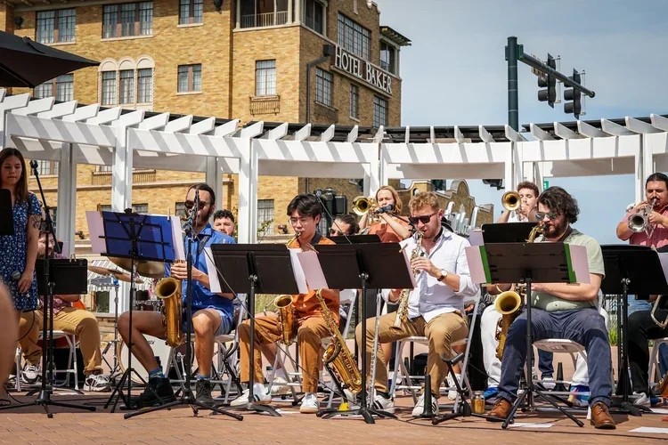 Diego Rodriguez Big Band feat. Aviana Gedler