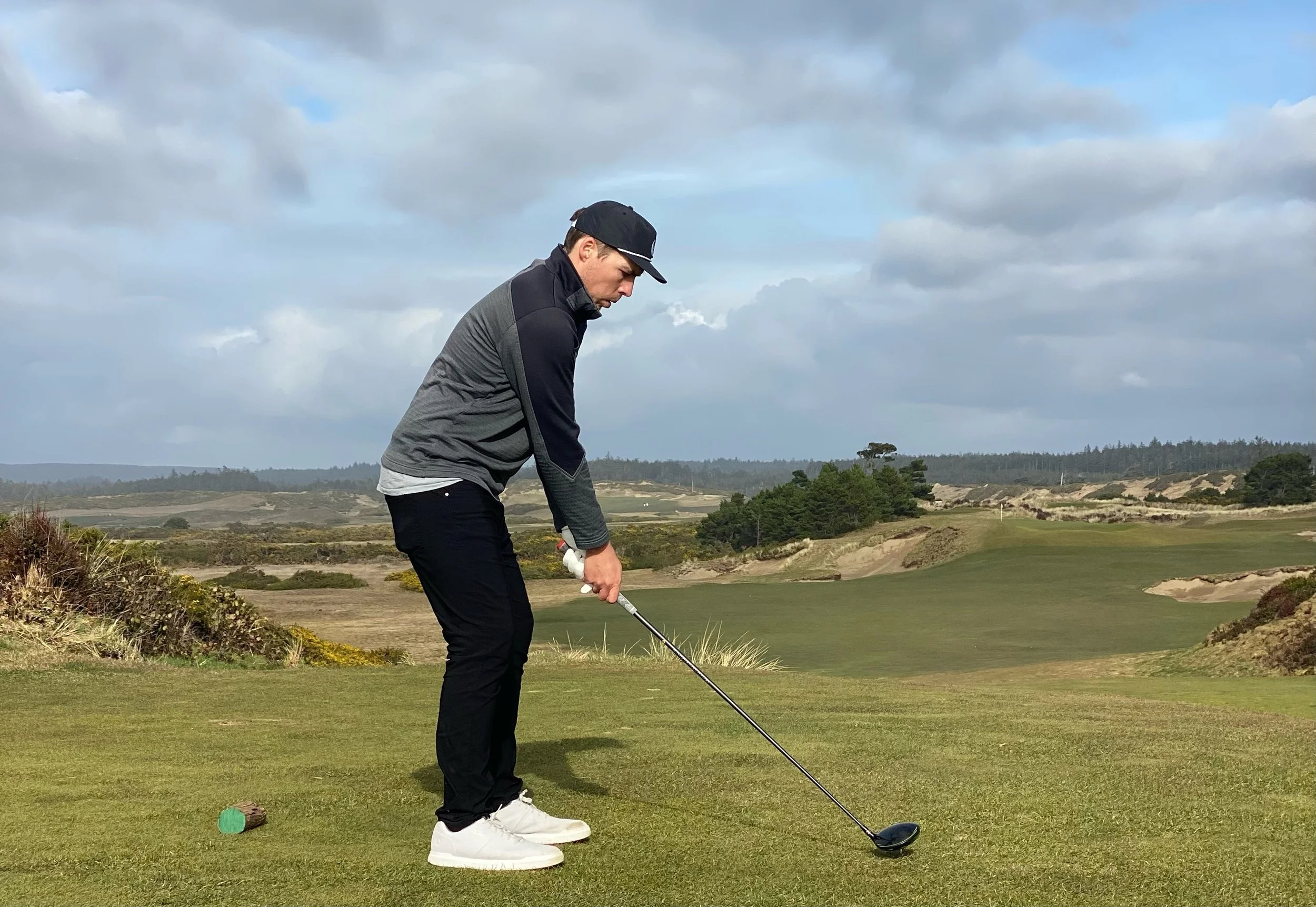 Pet photographer Adam Claus golfing in Los Angeles