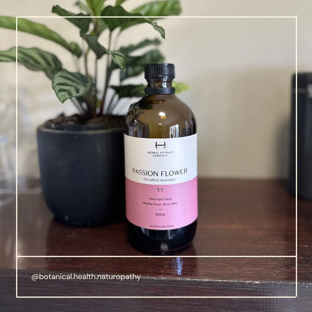 You know that feeling when your mind is calm, thoughts come in but they aren't in a scramble? You can think clearly without all the 'noise'. It's like the feeling of taking a big deep inhale and exhale. That's how I would describe passionflower can m