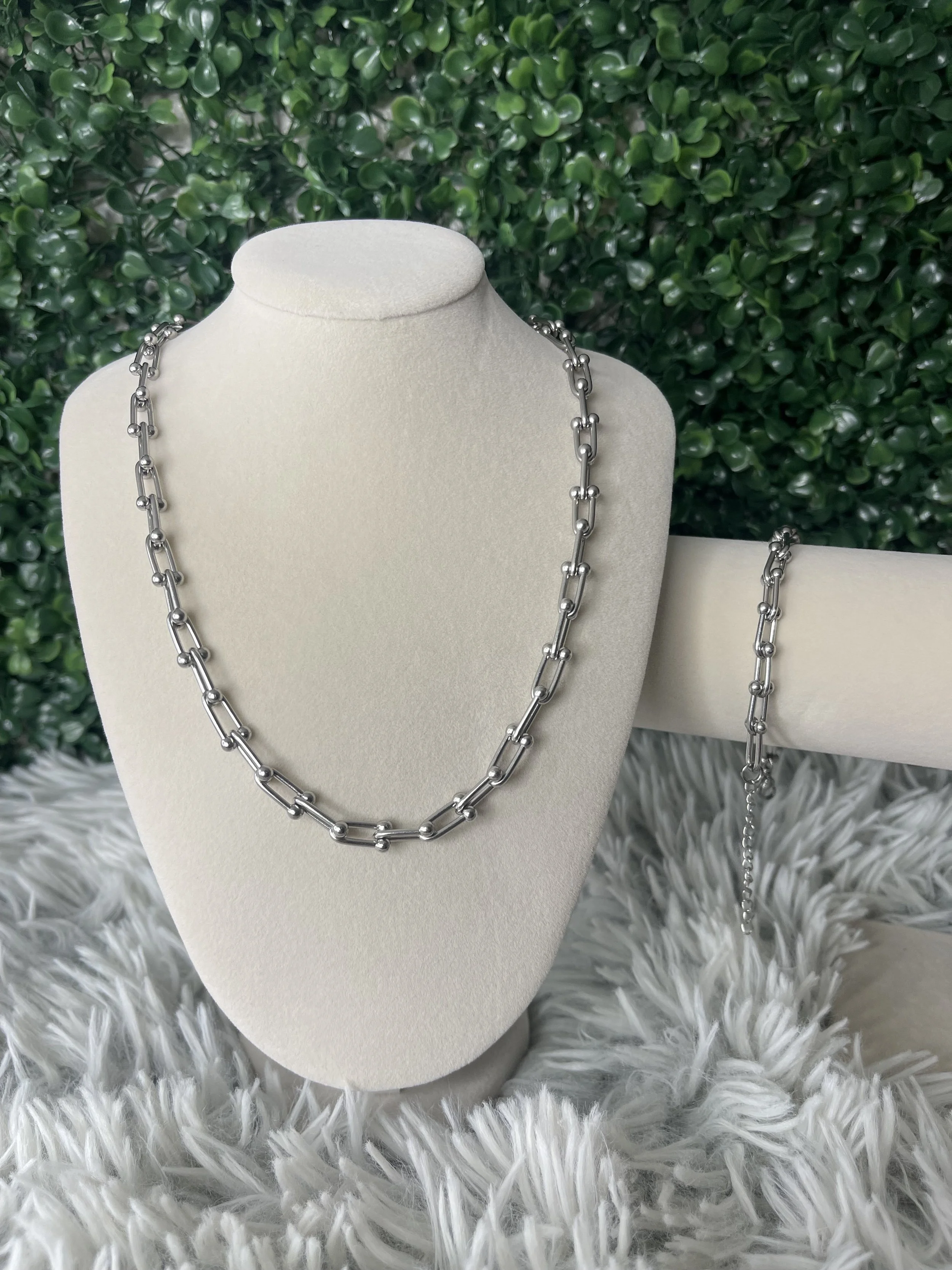 Tiff Necklace and Bracelet Set