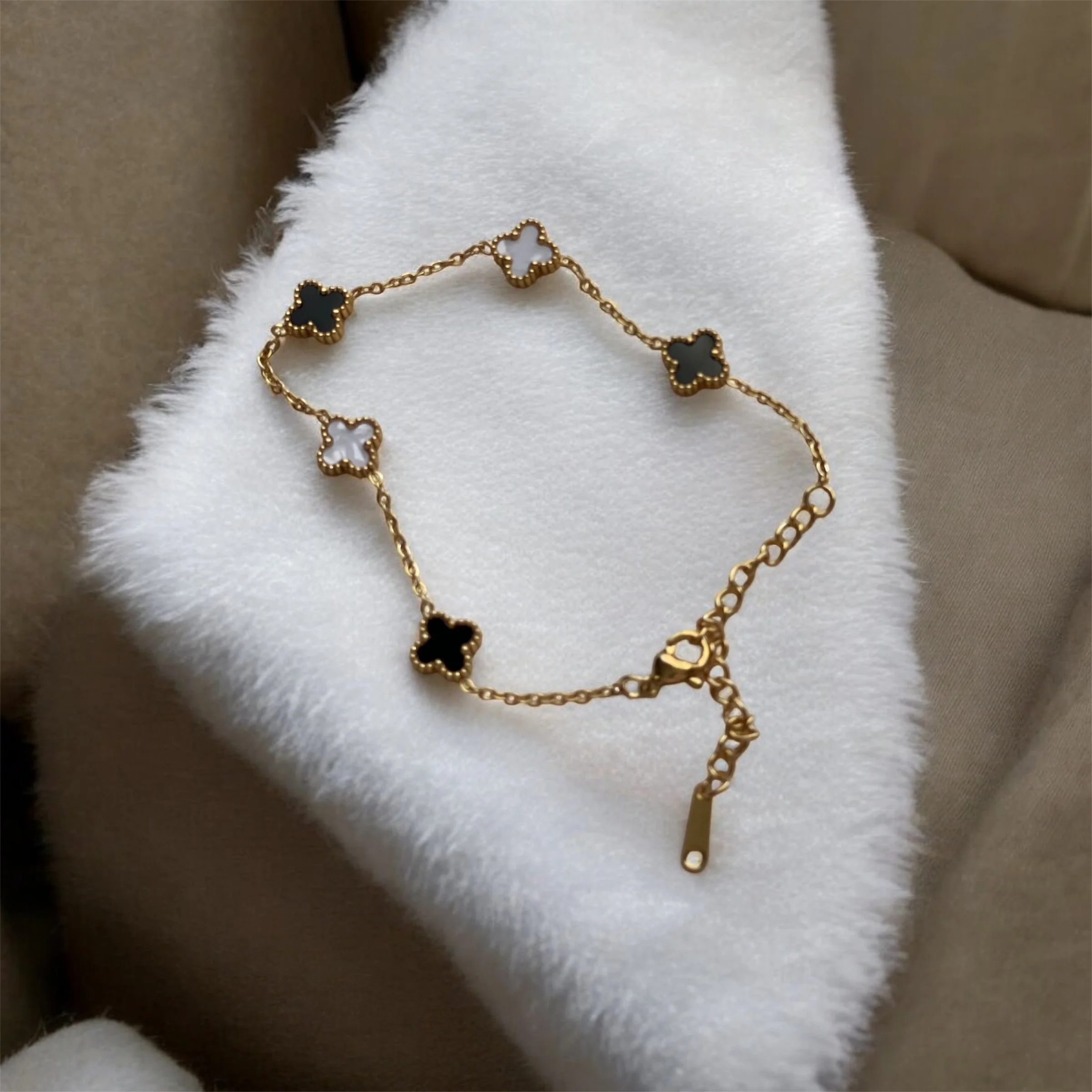 Black and White Mini Clover Bracelet