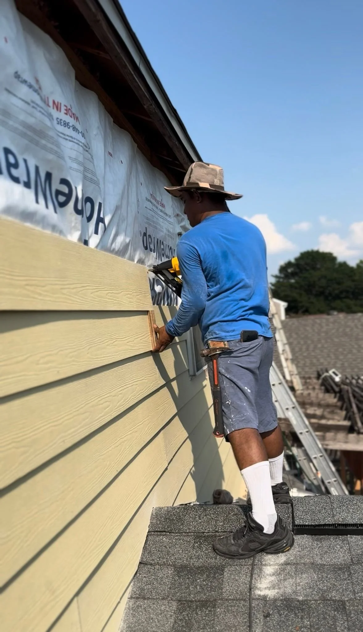 SD PROJCTS LLC team installing siding and exterior trim.