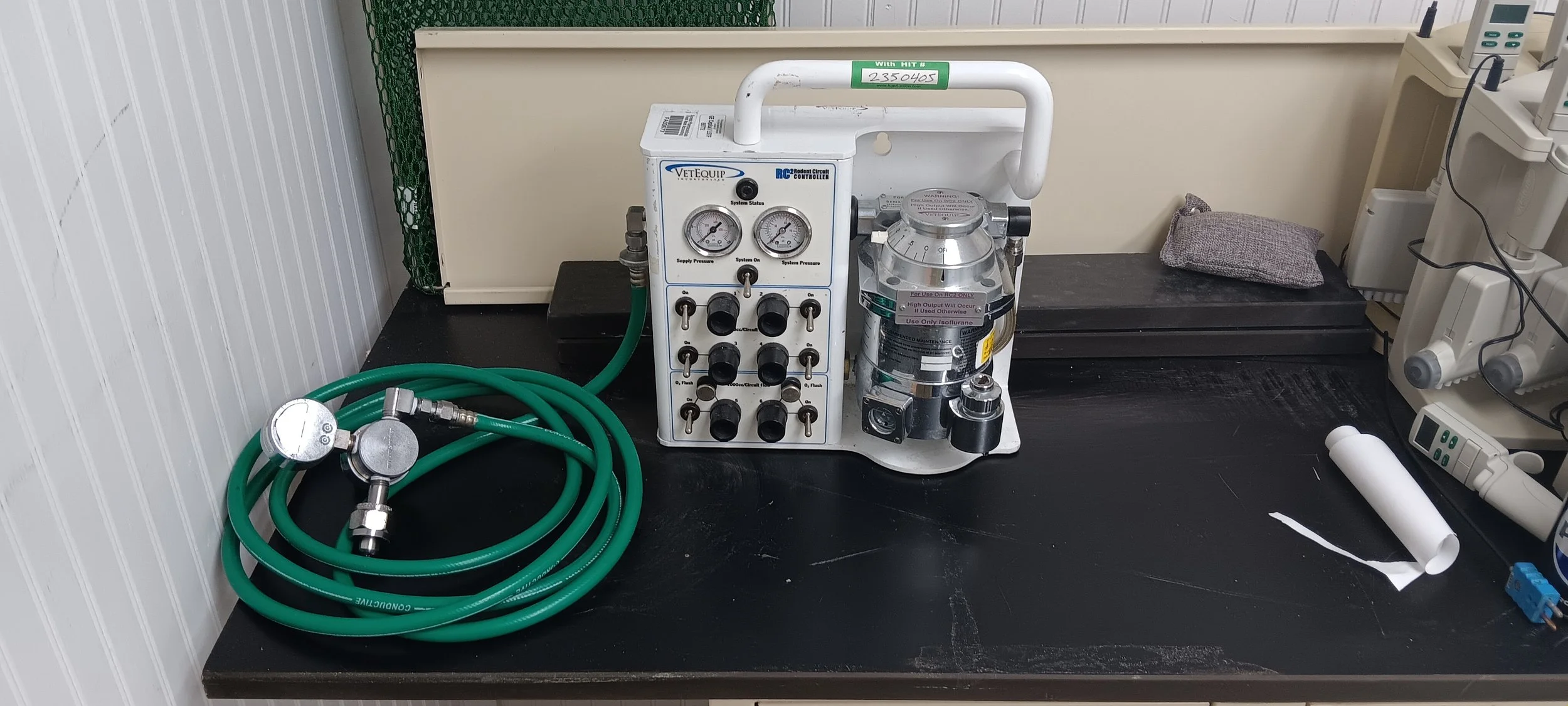 VETEQUIP RODENT CIRCUIT CONTROLLER ANESTHESIA SYSTEM, MODEL RC2