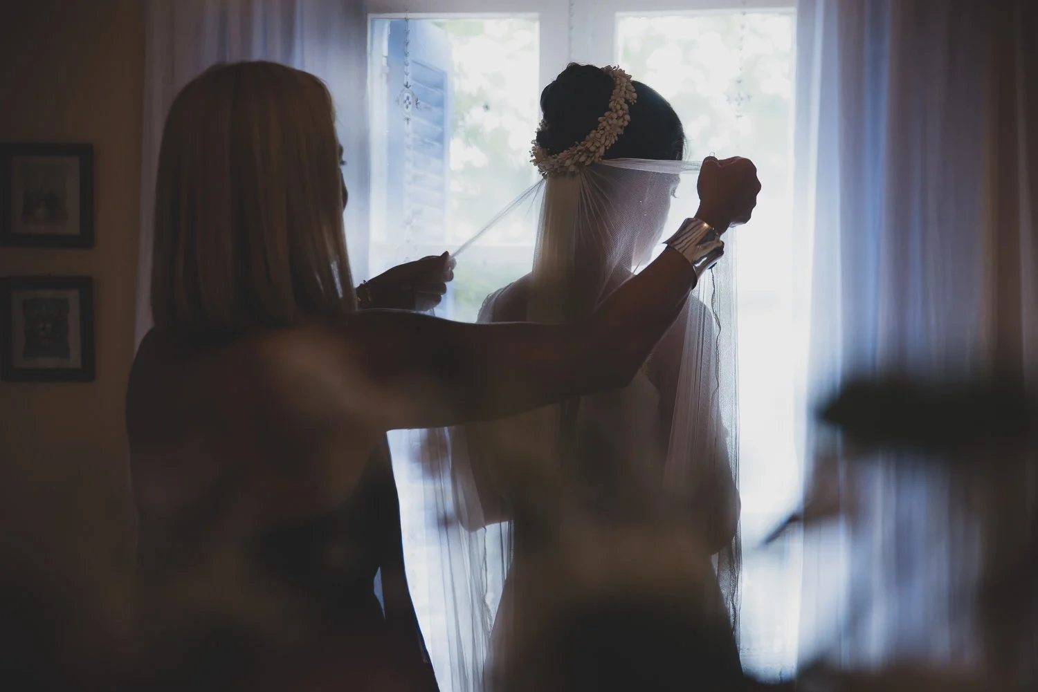 Eva &amp; Gon 🤍

Before the &ldquo;I do,&rdquo; there are the quiet moments &mdash; a mother&rsquo;s hands carefully preparing her daughter for one of the most important days of her life.

We stay invisible in these intimate instants, letting the em