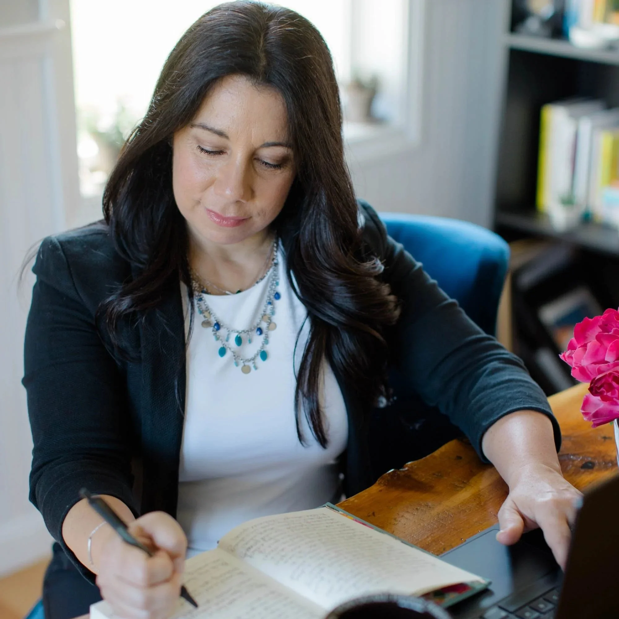 Sheri Bettencourt, ACC, PMP journaling by Taylor Lynn Photography