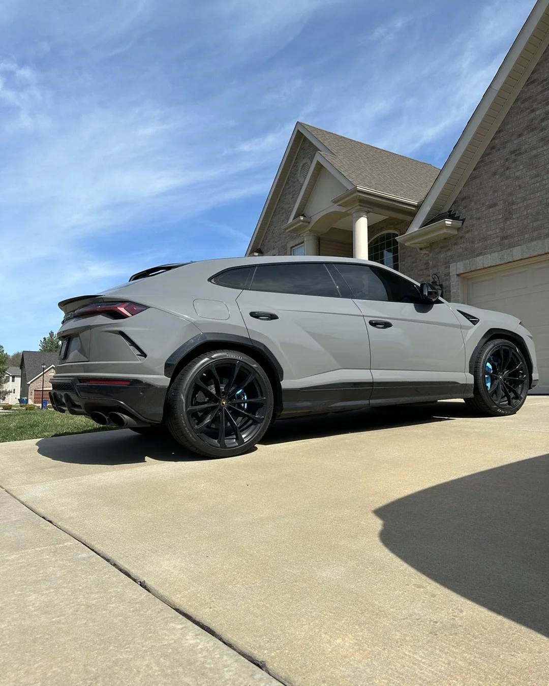 Precision Detail on Gray Lamborghini Urus
Yesterday, I provided a comprehensive detail on this striking gray Lamborghini Urus. While the wrap was done by the client earlier, I ensured a flawless exterior detail, leaving it pristine and gleaming. #Lam