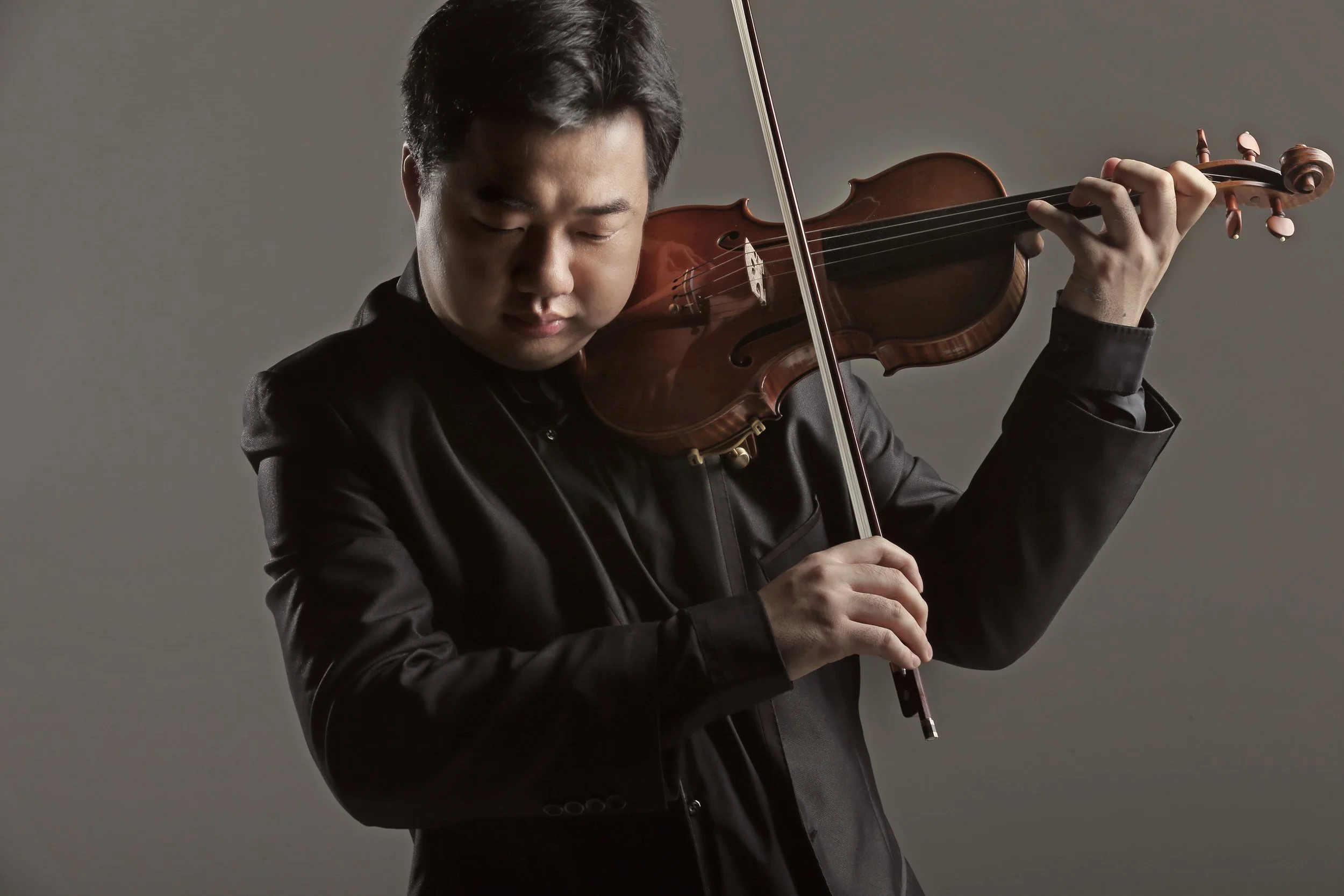 Ning Feng tours Asia with the Asian Youth Orchestra