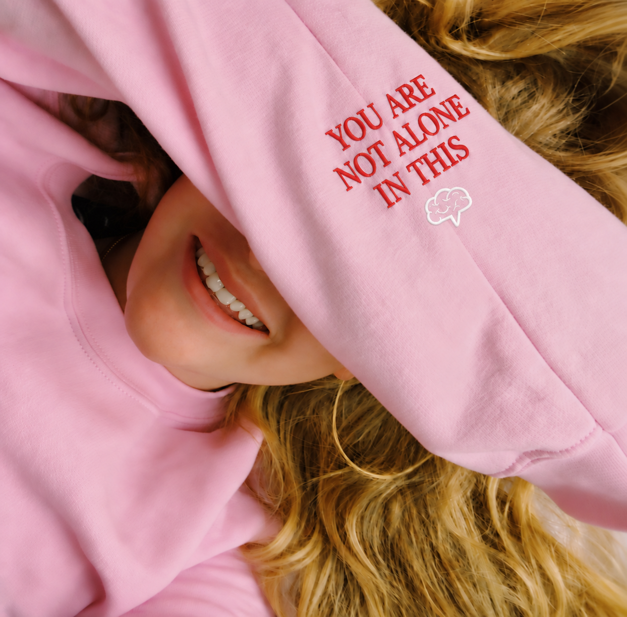 Sonrisa entretejida en rosa.png
