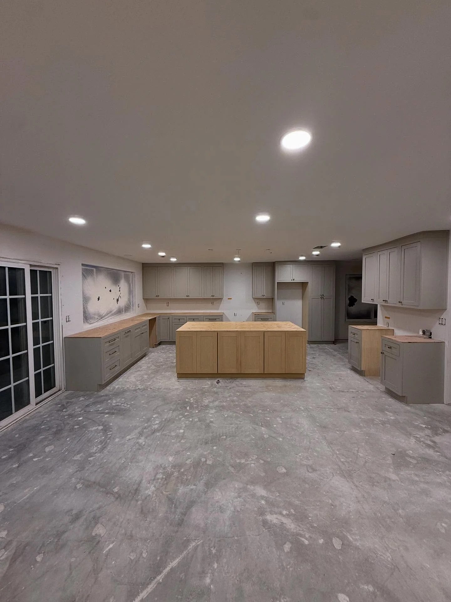 Crafted for timeless living: taupe inset cabinetry and a white oak island at the heart of the home.
_
_
#KitchenRemodel #InsetShaker #WhiteOakIsland #TaupeCabinets #ModernKitchen #CustomCabinetry #NeutralDesign #TimelessInteriors #KitchenDesign #Mod