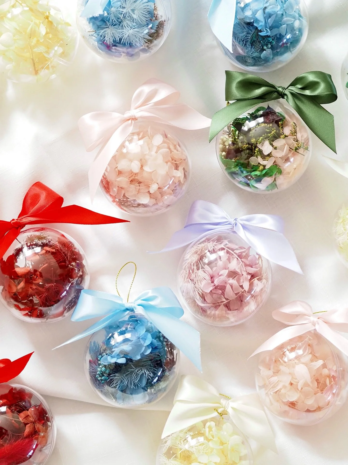 Dehydrated floral baubles are now live on our website, available in a variety of stunning colours. Perfect for gifting or adding a unique touch to your Christmas tree 🎄 ✨

Contact for inquiries via: 
Email: hello@HTstudioau.com 
Phone: 0451602272
We