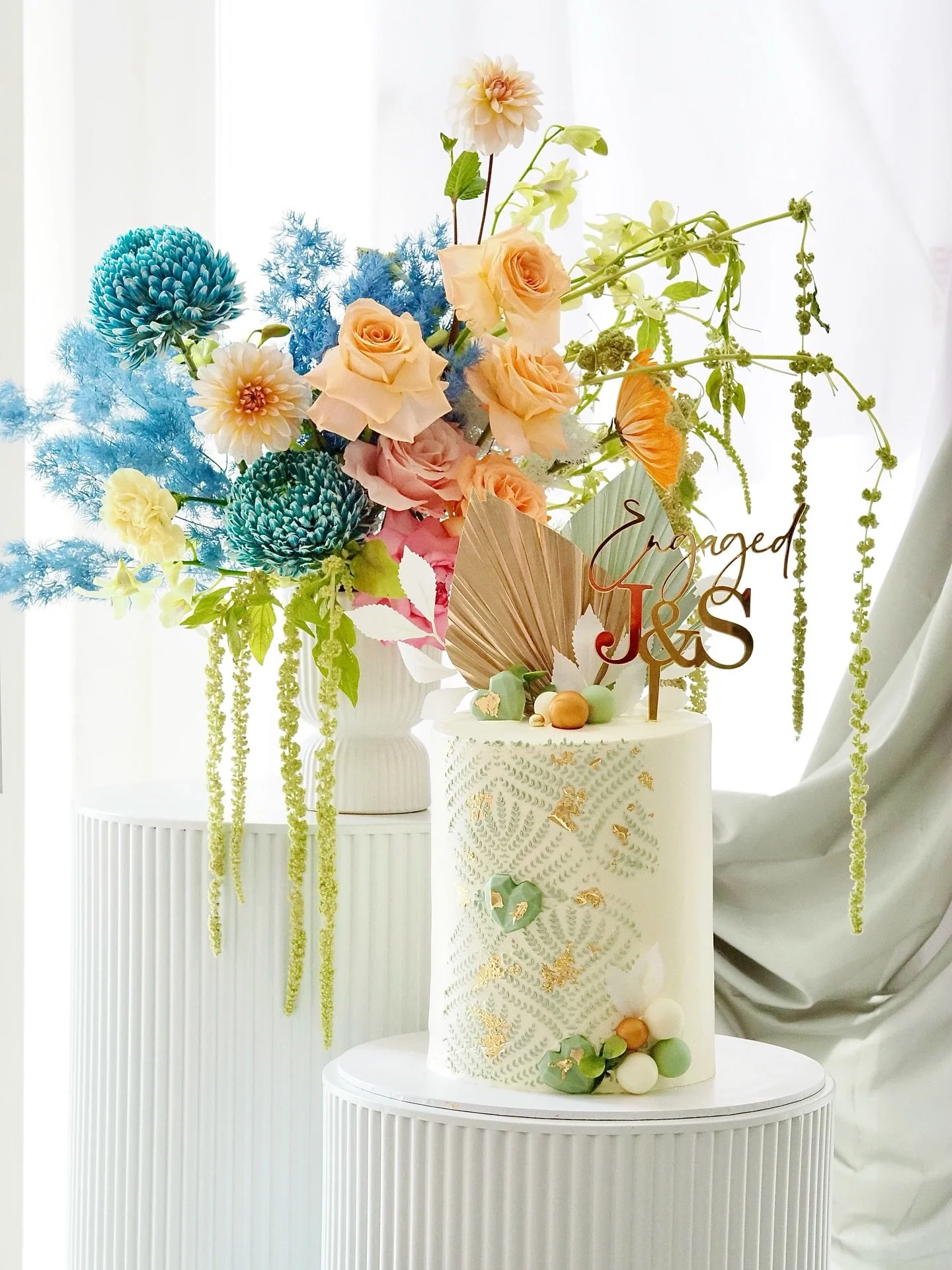 A timeless engagement moment, styled with soft florals and elegant details ✨🌸

Congratulations again to J &amp; S 💍