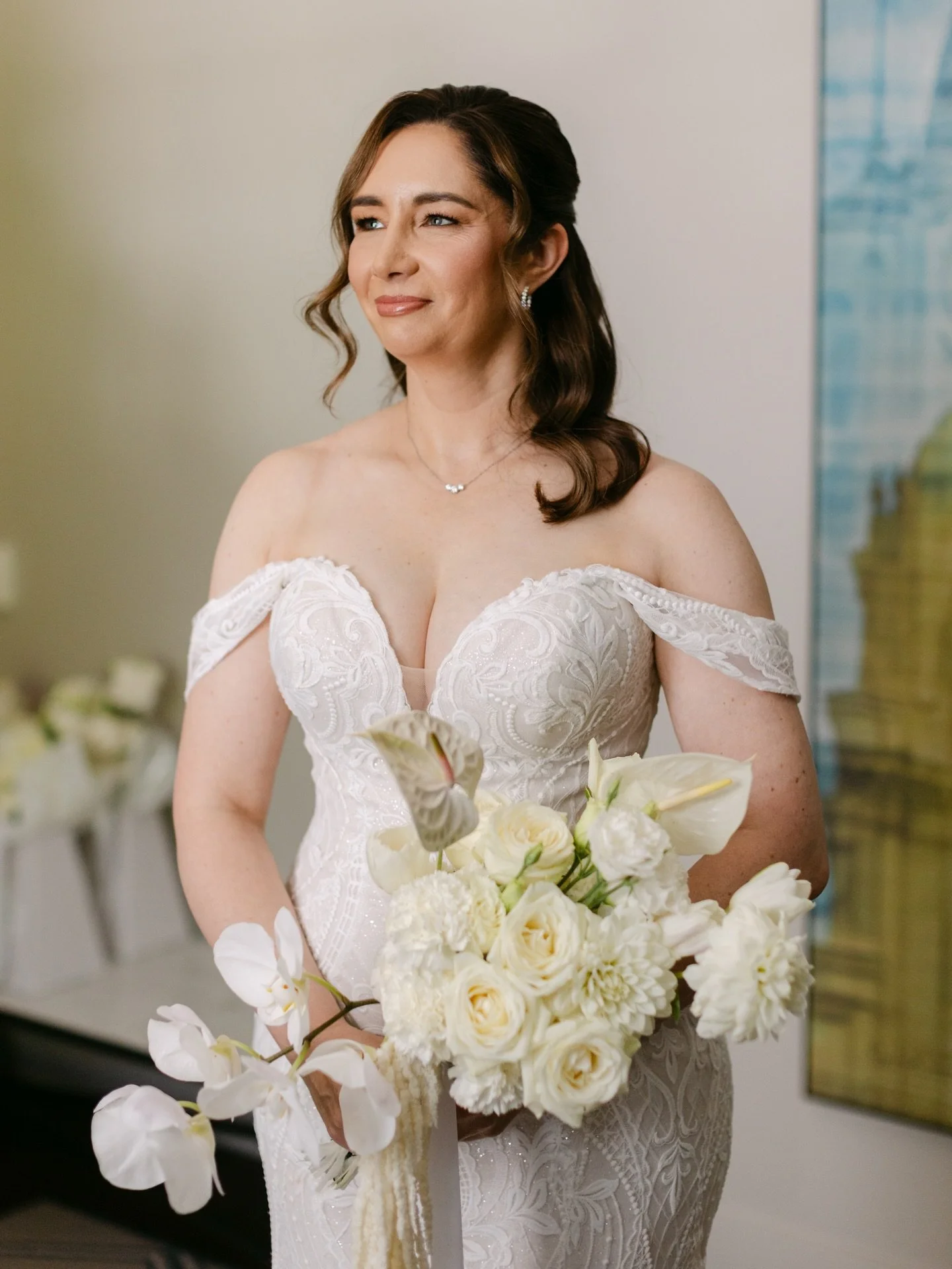 Soft, elegant and timeless glam. A stunning bride framed by dreamy white blooms that whisper pure romance ✨

Florals by @htstudioau 
Hair by @dariamedko_bridal 
Hosted by @lucimelbourne @hiltonmelbournelqs 
Makeup by @alexilesartistry @tonic.makeup.h