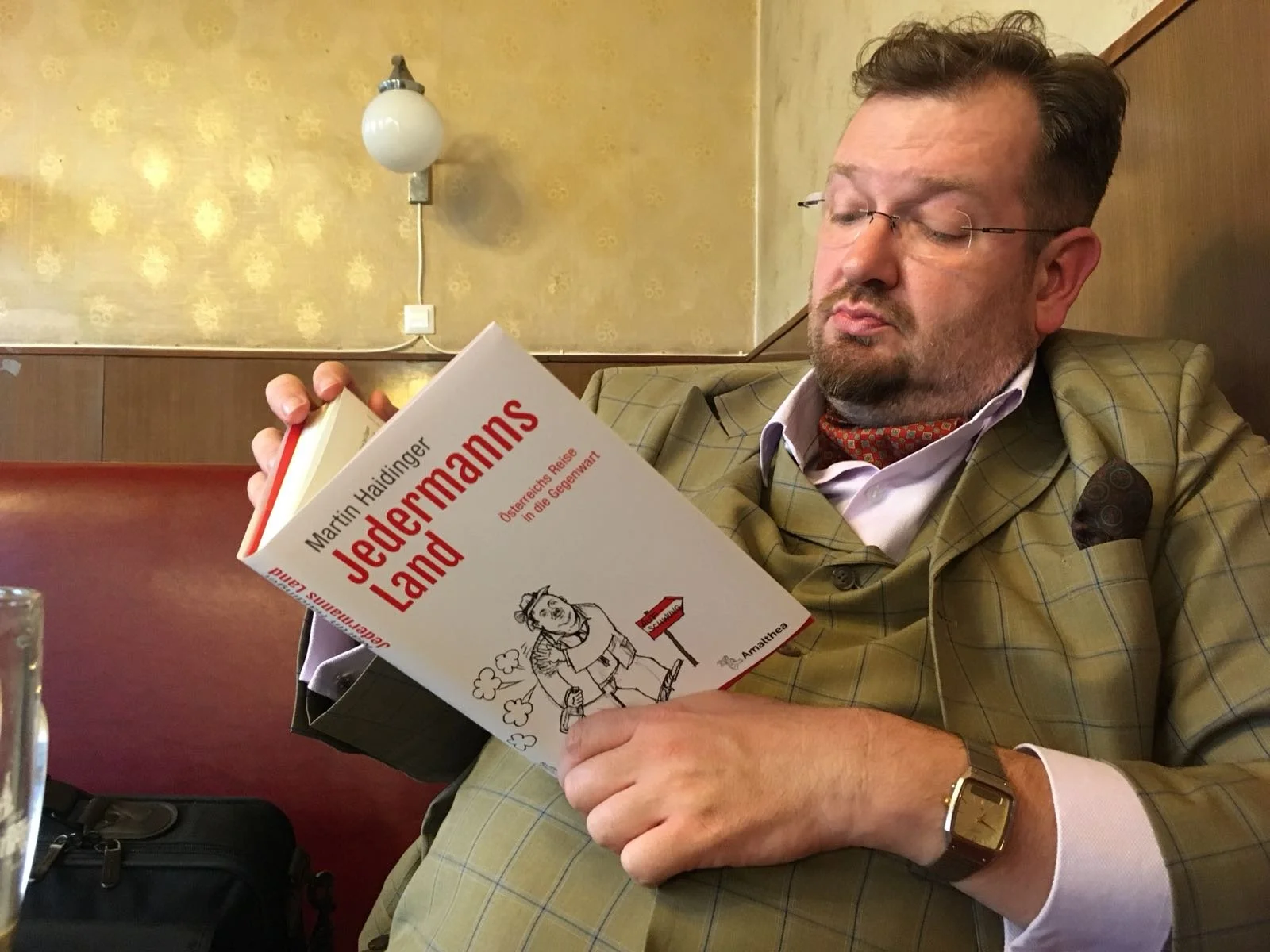 Martin Haidinger liest in seinem Buch "Jedermanns Land"