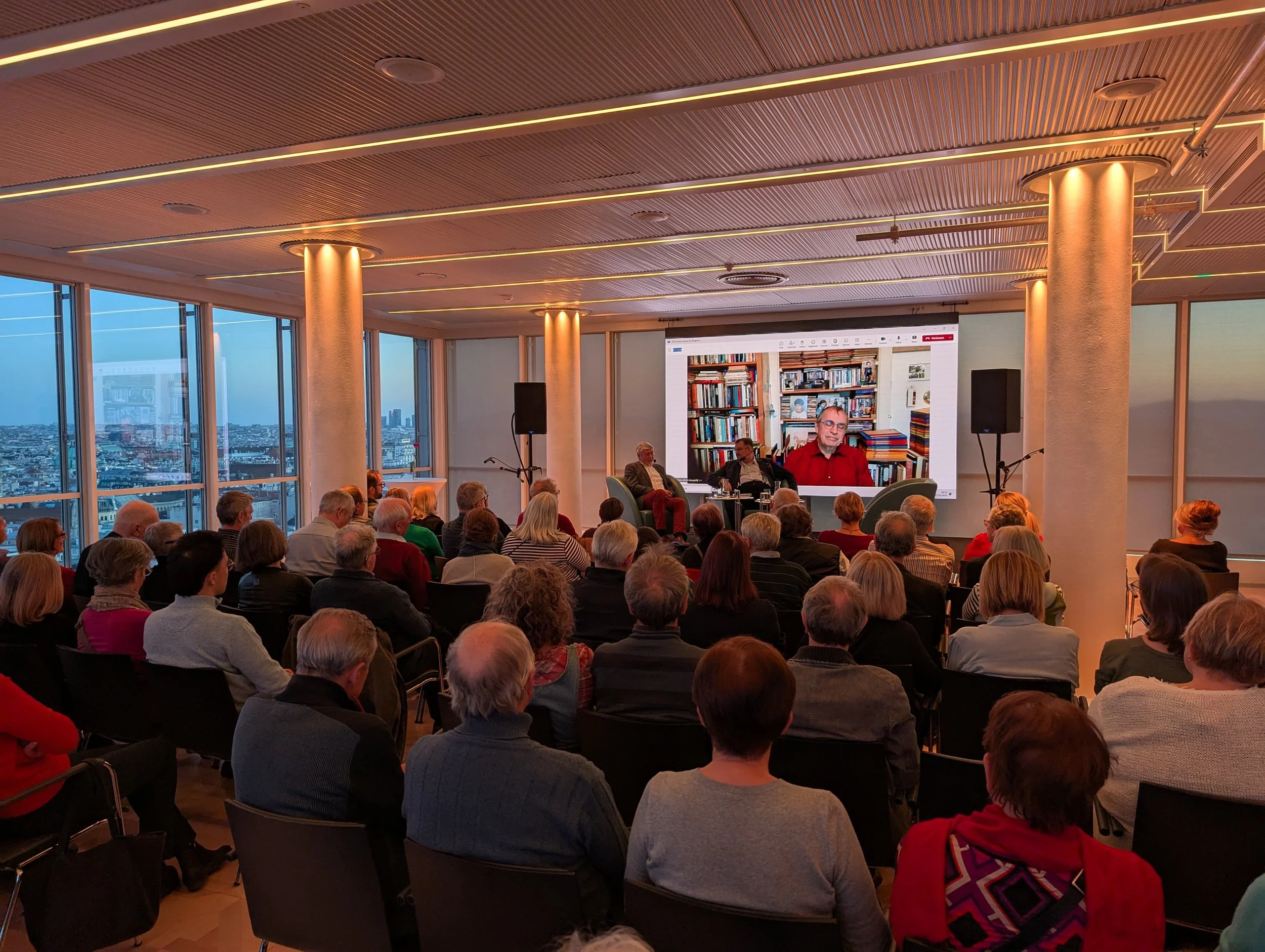 Ein voller Saal bei einer Lesung von Martin Haidinger