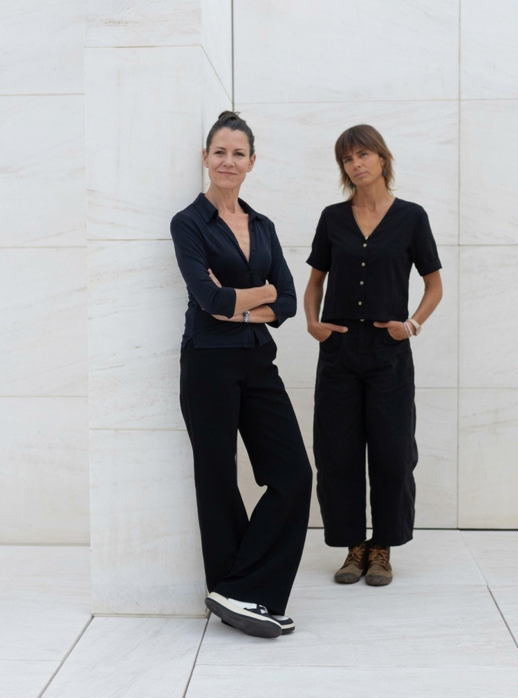 Marisa Amorós y Julia Carroggio, fundadoras de Escabeche Studio, estudio de interiorismo especializado en hospitality y retail en Lanzarote, Barcelona y Menorca.