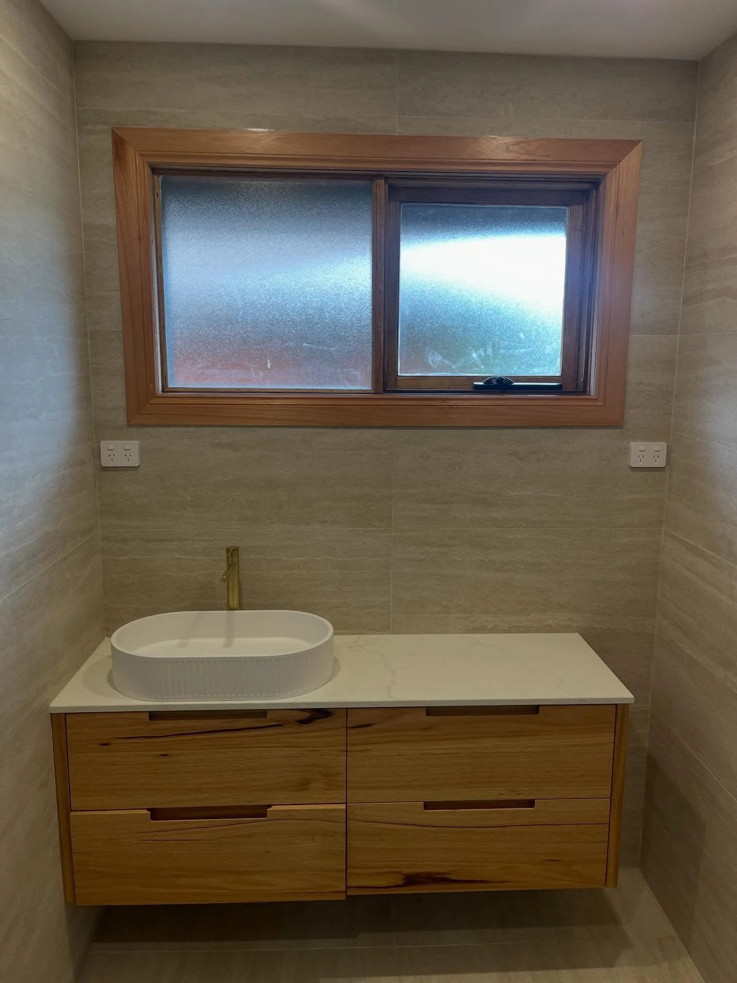 Recently completed bathroom in Oakleigh South.
Large format tiles help create a spacious, modern feel while maintaining the classic travertine look.

Enquire via DM or email.

#BDTilingSolutions#tiler#melbournetiler#bathroomtiling#bathroomrenovation