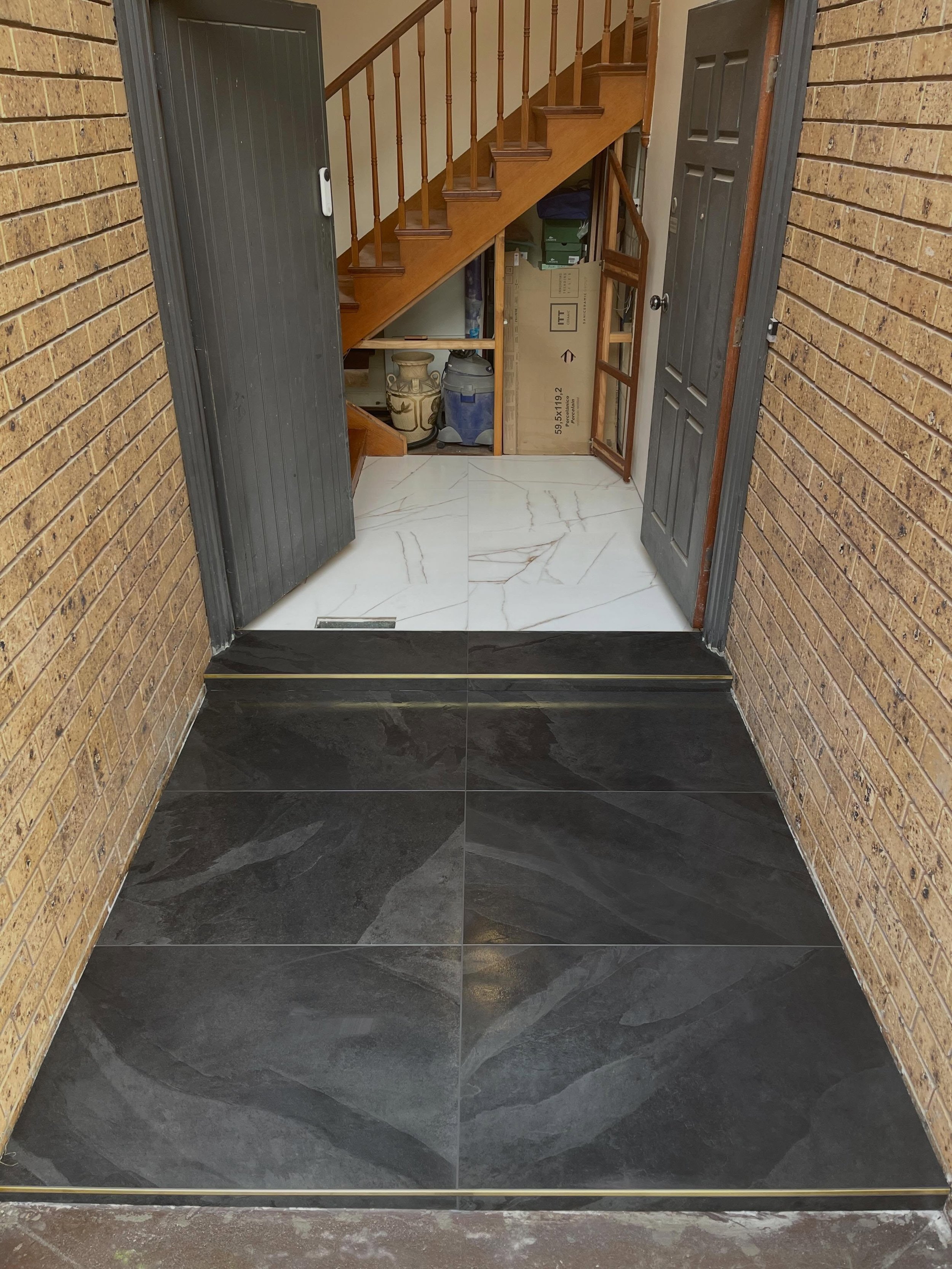 Clean contrast done right. ⚫️⚪️
Front porch transformation using 1200x600 tiles.
Crisp white indoors flowing into bold black outdoor tiles for a sleek modern finish.

Enquire via DM or email.

#BDTilingSolutions#tiler#melbournetiler#outdoortiling