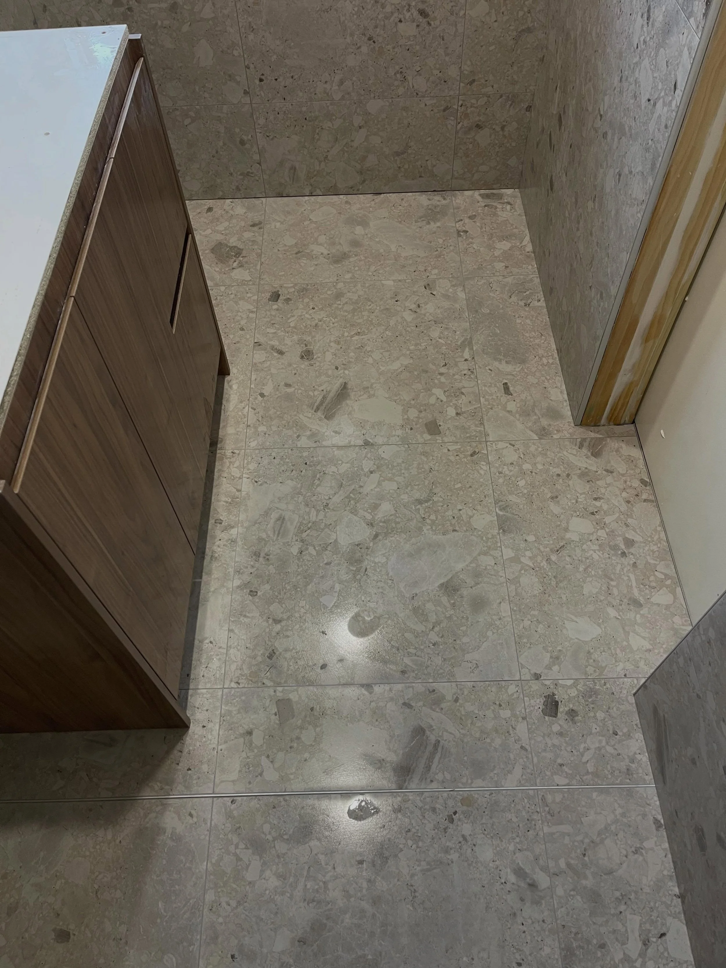 Bathroom upgrade completed in Hampton Park 🛁✨
600 x 600 tiles installed for a modern, clean and timeless finish.

Enquire via DM or email.

#BDTilingSolutions#tiler#melbournetiler#bathroomupgrade