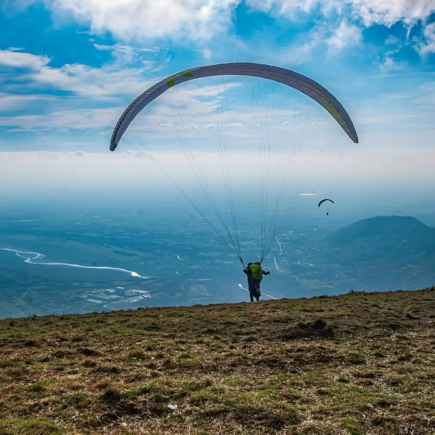 Flugreise nach Meduno (07.10.&ndash;12.10.2025)!
Jetzt buchen unter: https://fly-tirol.com/reisen/meduno-italien/ oder Email an: info@fly-tirol.com

Das malerische Dorf an der S&uuml;dseite der Alpen ist ein Traum f&uuml;r Gleitschirmpiloten:
🌄 Gro&