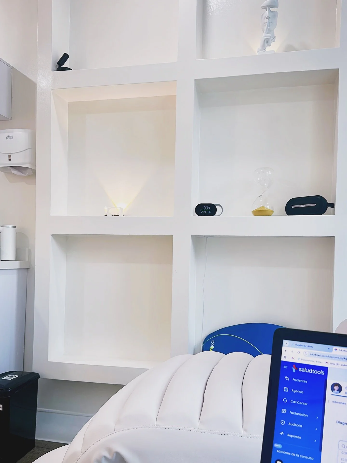 En consulta!!!

Agenda tu cita 📩

#Transformaci&oacute;nIntegral #BellezaConSalud
#MedicinaModerna #SaludIntegral #MedicinaPersonalizada