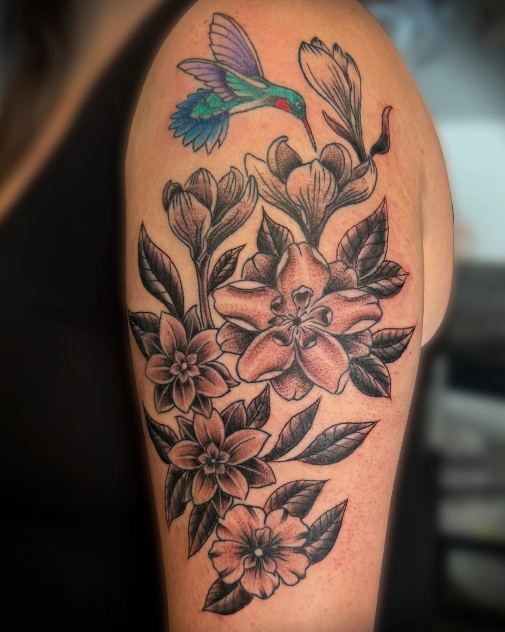 I'll have to grab another photo once this one is fully healed&mdash;the redness doesn't do it justice. 🌸🐦

For now, here's a half-healed, half-fresh look at this hummingbird and floral piece. You really can't go wrong with flowers and a hummingbird
