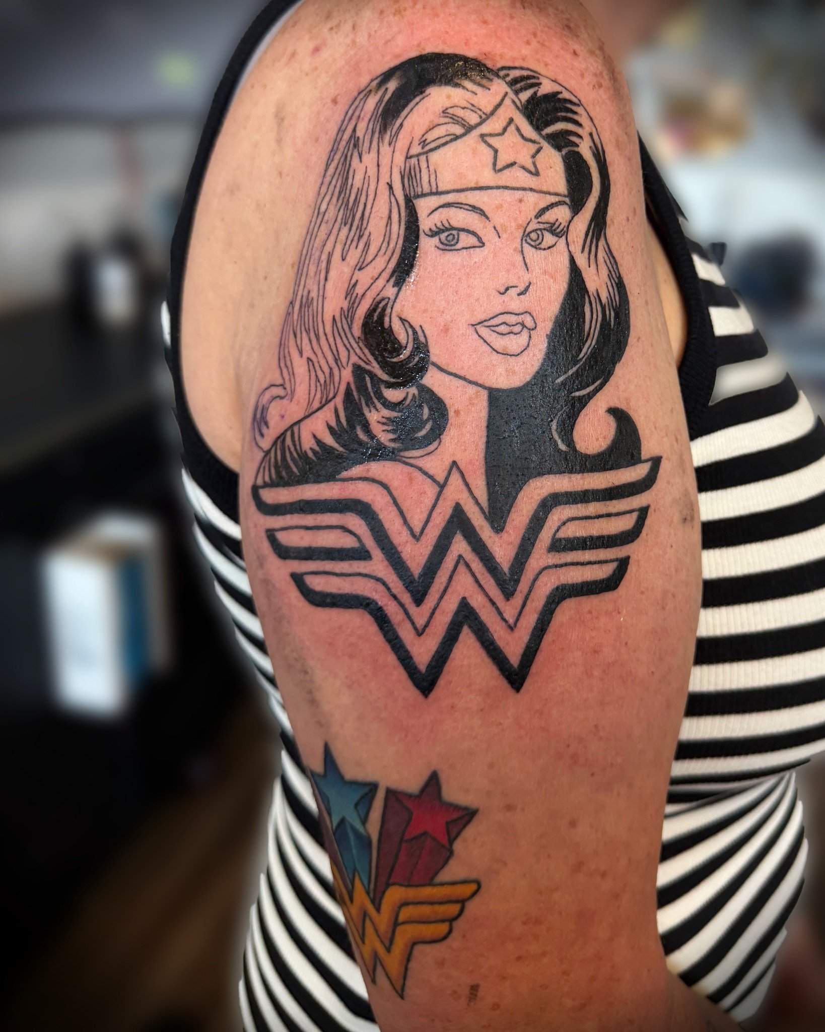 A little more progress on this Wonder Woman sleeve!

We can&rsquo;t wait to finish this one up!

Follow us on Instagra@smiley_skinworks  @rissa_skinworksowasso @skinworksowasso
