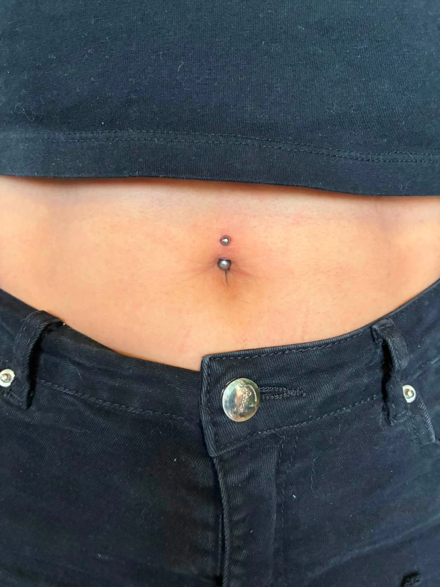 Hey everyone!! Just wanted to let everybody know I&rsquo;m back and taking walkins and appointments! Nice little vacation but ready to get back doing what I love!! 

Make sure to come by and see me or set up an appointment!! 

🖤