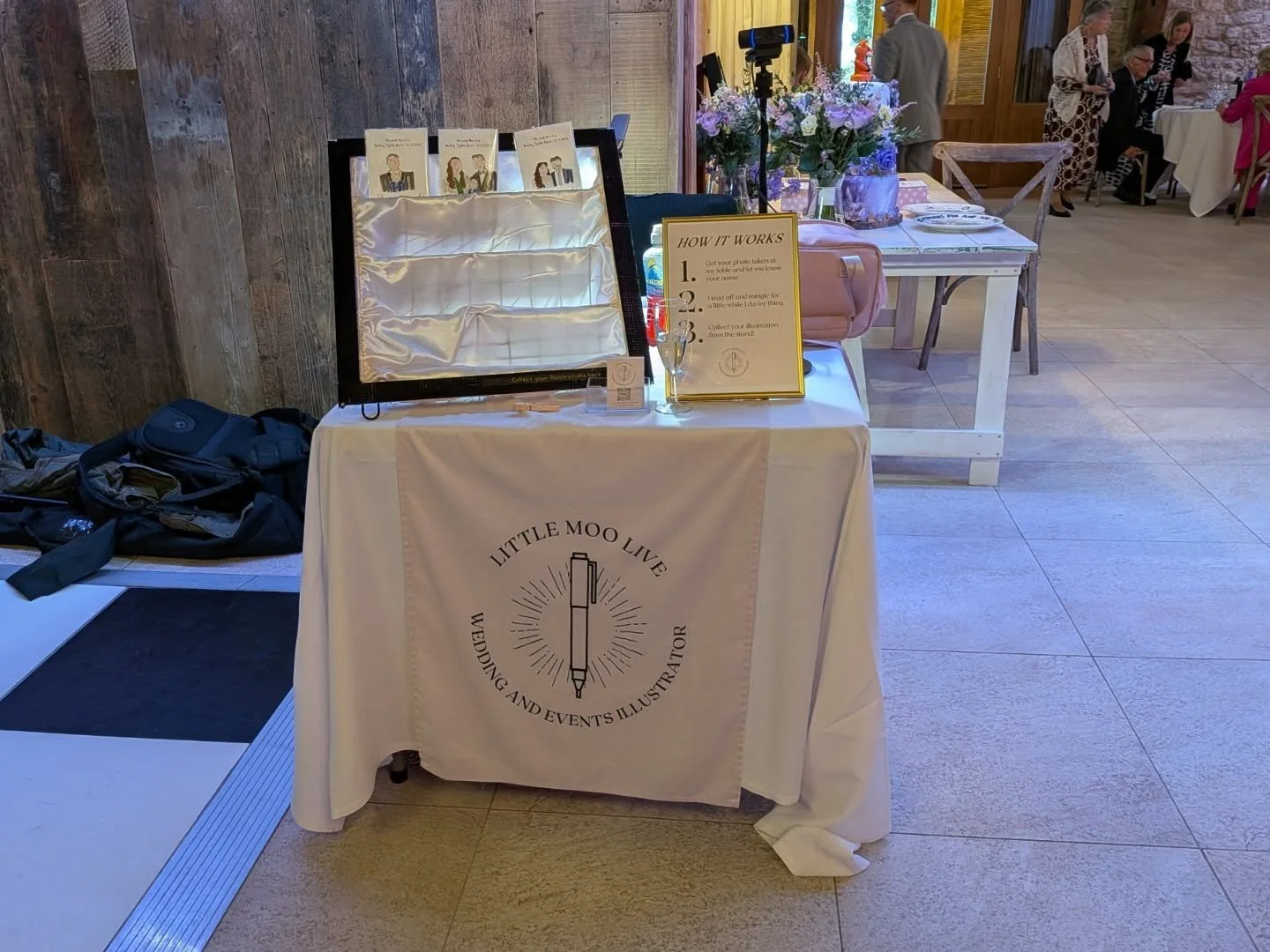 About last night ✨
I had the BEST time illustrating at Katie and Will's wedding at the gorgeous @notleytythebarn 🥰 it had everything -
Incredible food ☑️
Pink neon lights ☑️
The groom doing the worm to uptown funk ☑️
Thank you so much for having me!