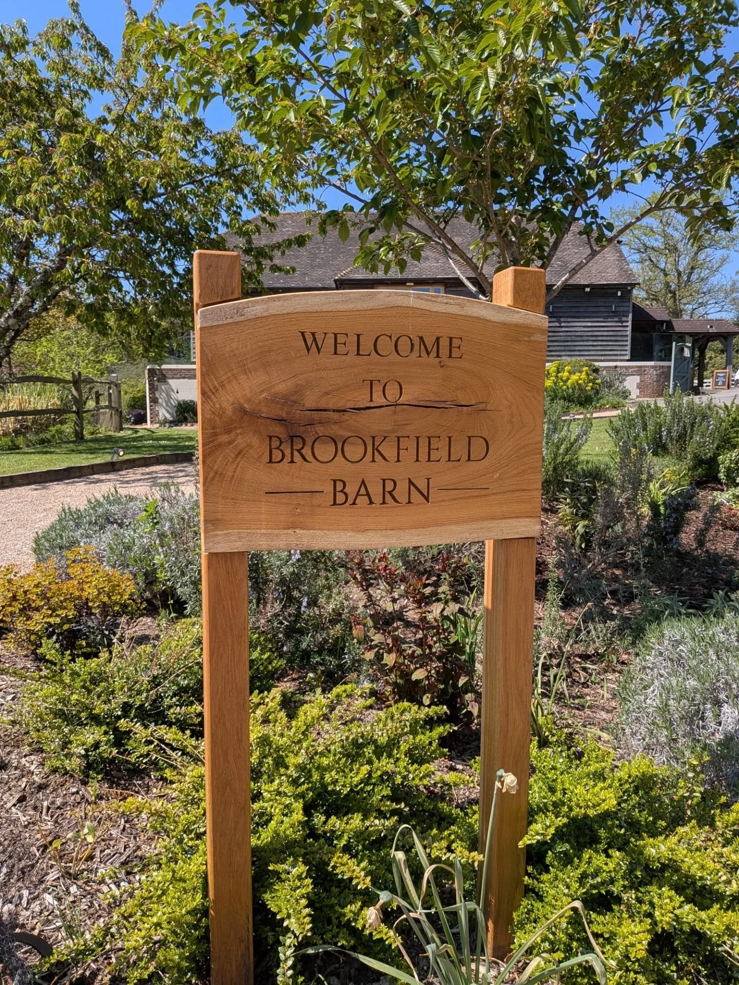 Another gorgeous sunny day for a gorgeous wedding! Sabrina and Lorenzo's big day @brookfieldbarn was absolutely incredible, and the cherry on the cake was that the soundtrack from my favourite video game was playing after the wedding breakfast finish