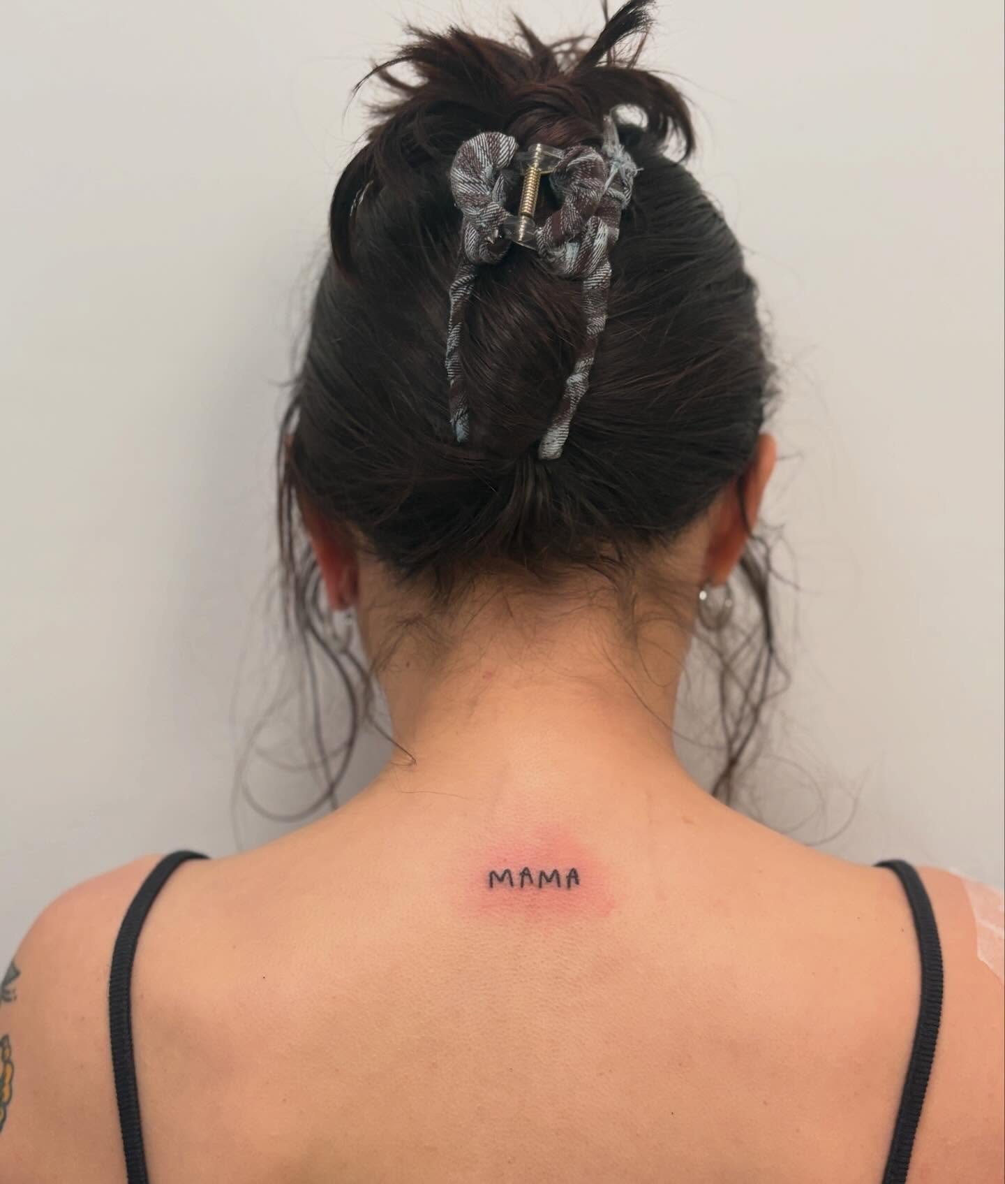 Script for lovely Sam, a pleasure as always 🖤 @supertouchtattooparlour 

#handpoke #handpoketattoo #tattoo #scripttattoo #tattoos