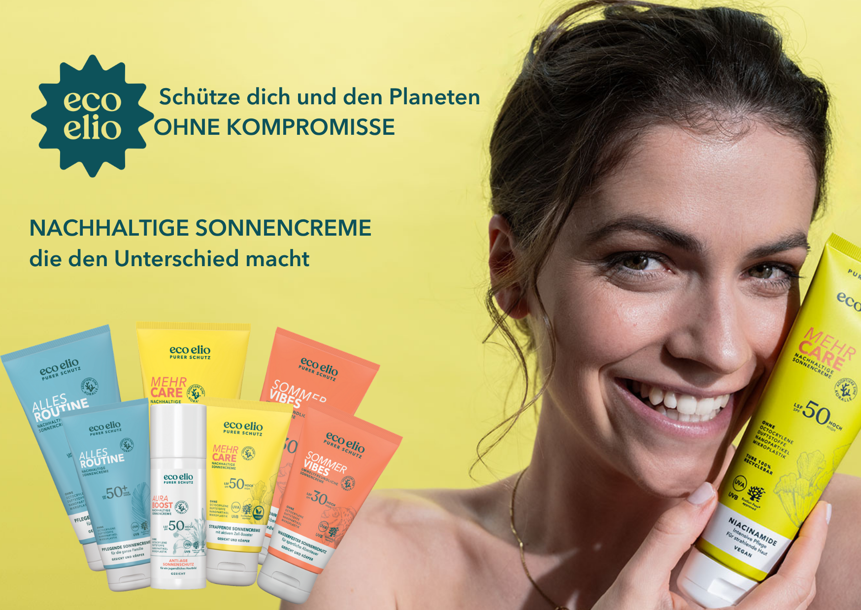 Eine lachende Frau hält eine Tube Sonnencreme mit SPF 50. Im Vordergrund sind mehrere Tuben Sonnencreme in blauen, gelben und orangefarbenen Verpackungen sichtbar. Das Bild bewirbt nachhaltige Sonnencremeprodukte vom Marken Eco Elio.