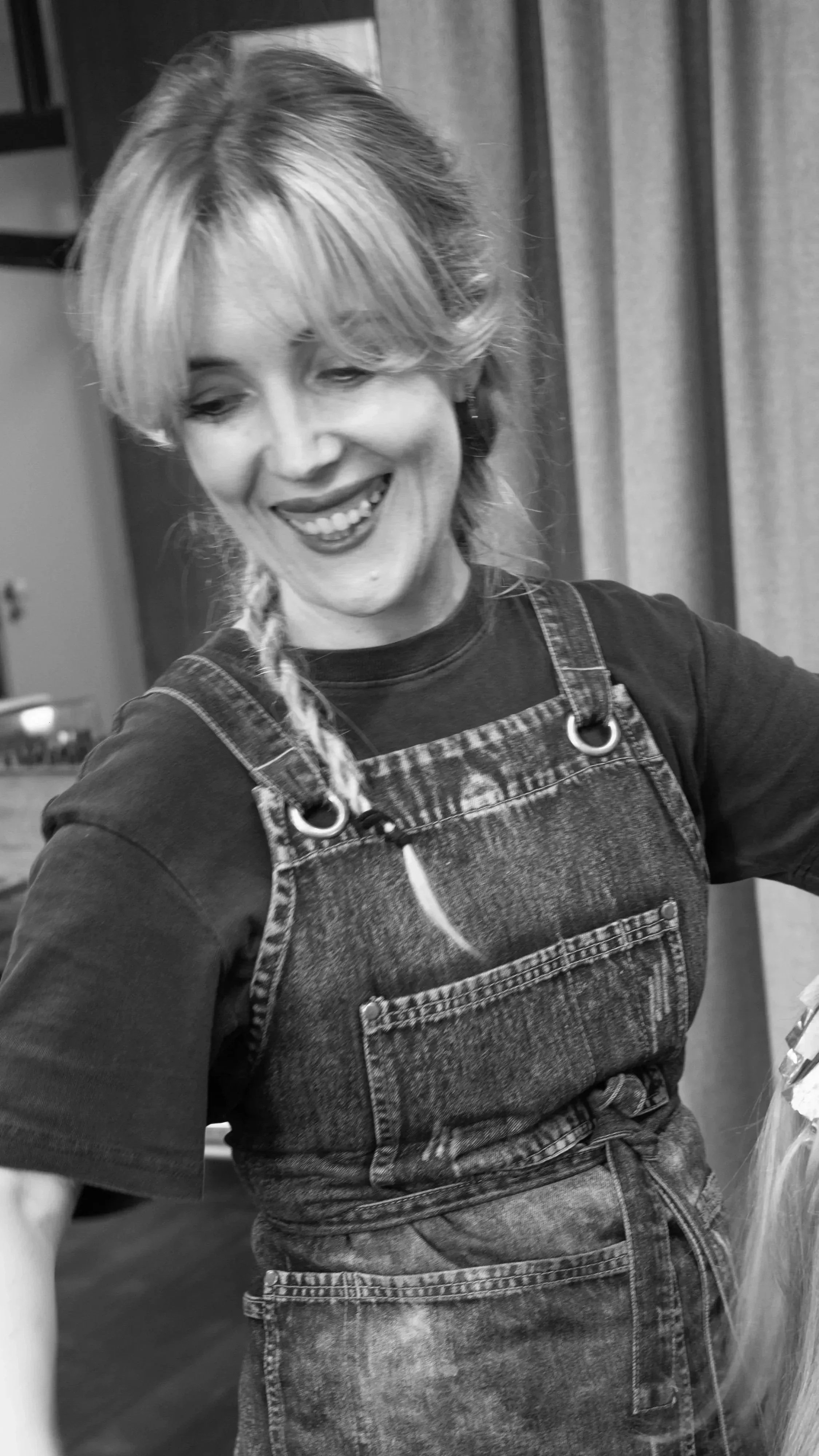 Independent freelance hairstylist working at Minds & More, a concept-led hair studio and creative space in Lisbon.