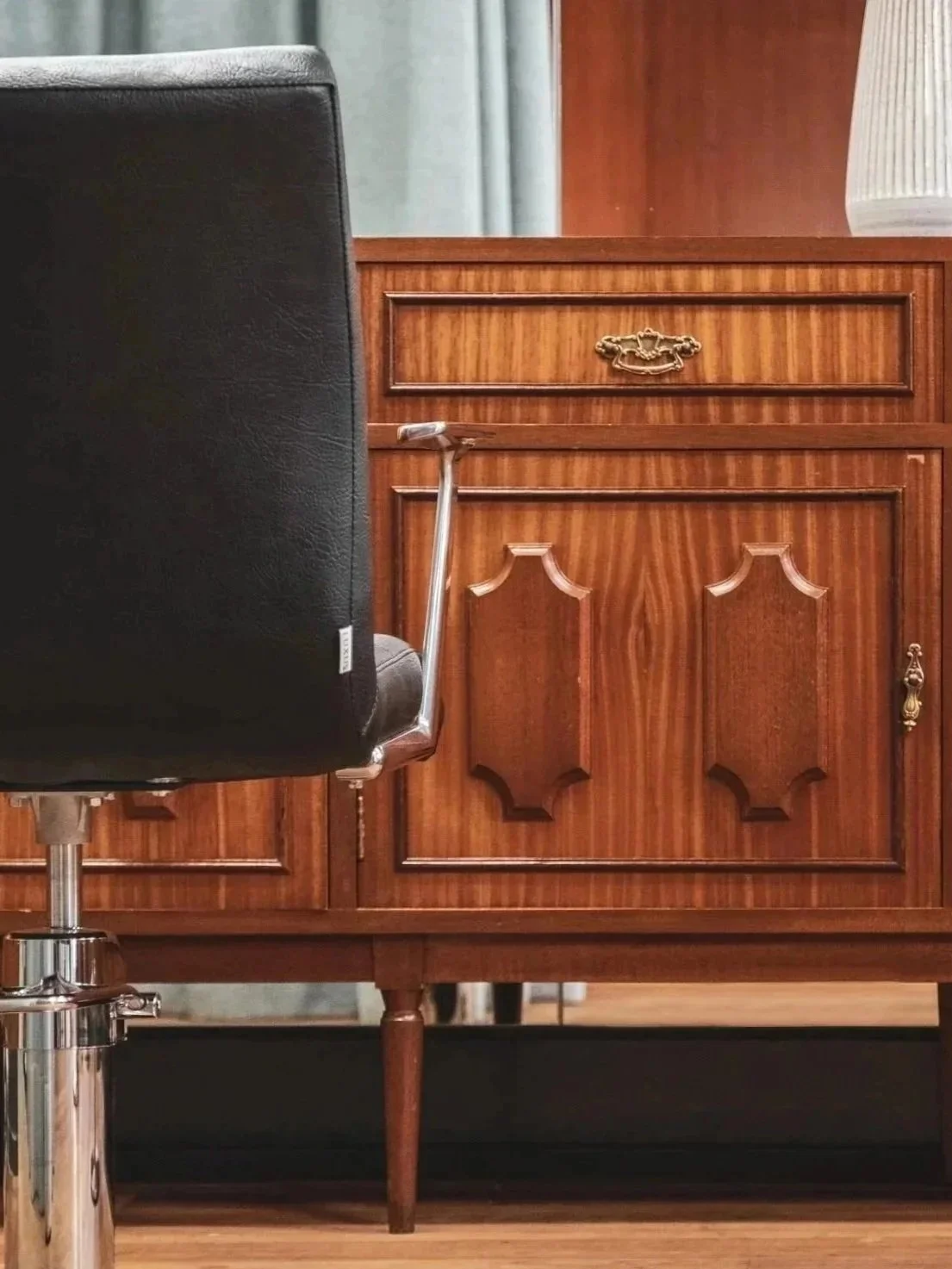 Freelance hair professionals working independently at Minds & More, a curated members’ studio in Lisbon.