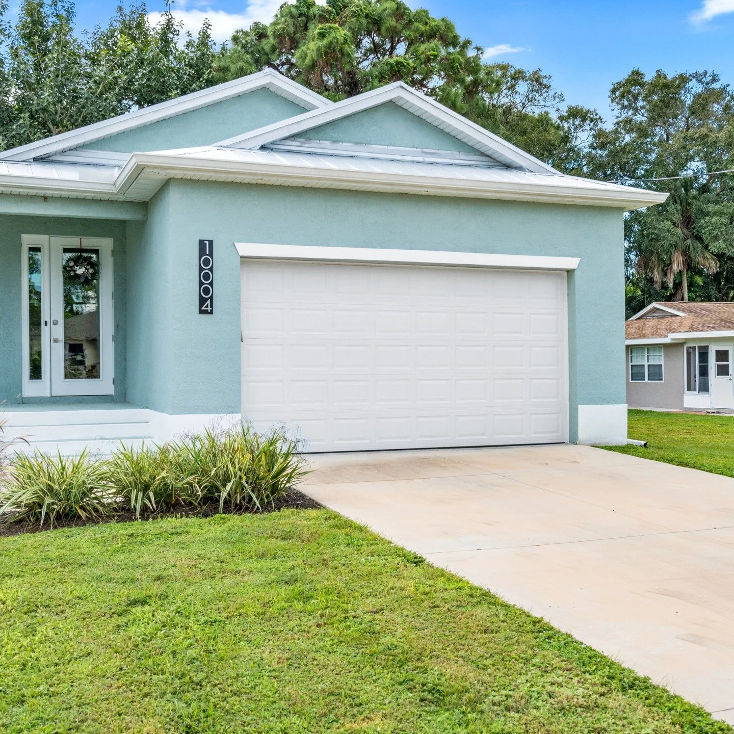 Shot this beautiful home with @realtorgabriellalagrasta this week. Looking for scroll stopping, jaw dropping real estate media? DM me for more info! #swflrealestate #naplesrealestate #realestatephotography #swflphotographer