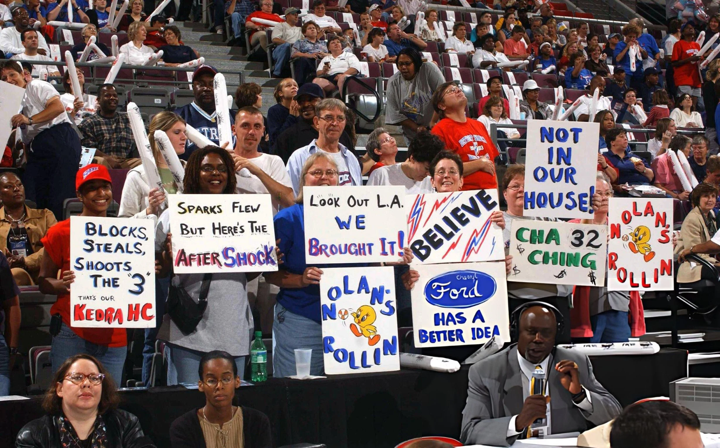Crowd of people at a Detroit Shock 2003 WNBA Finals game versus the Los Angeles Sparks.